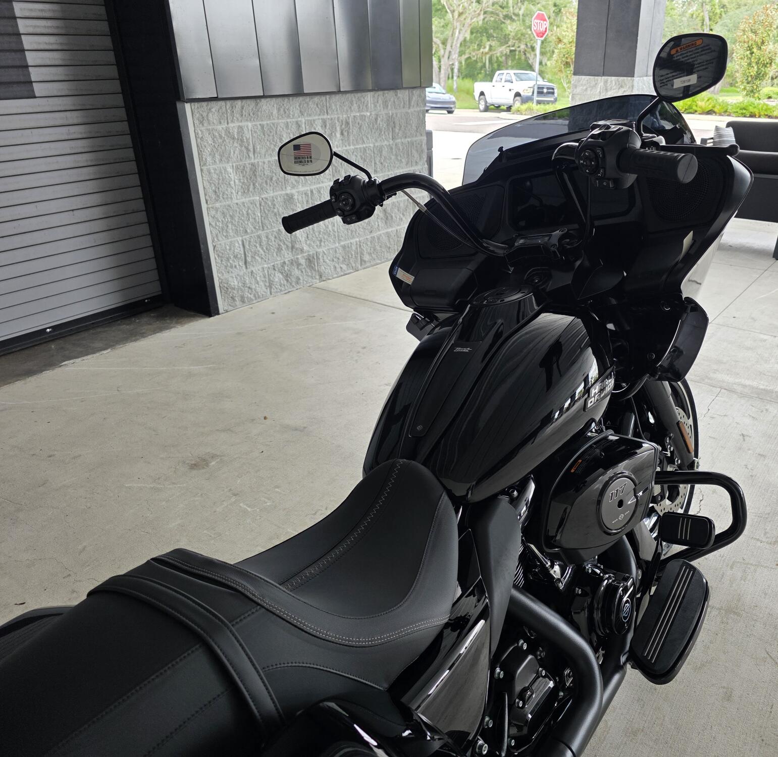 2026 Harley-Davidson® Road Glide® Vivid Black Black Trim, photo 7