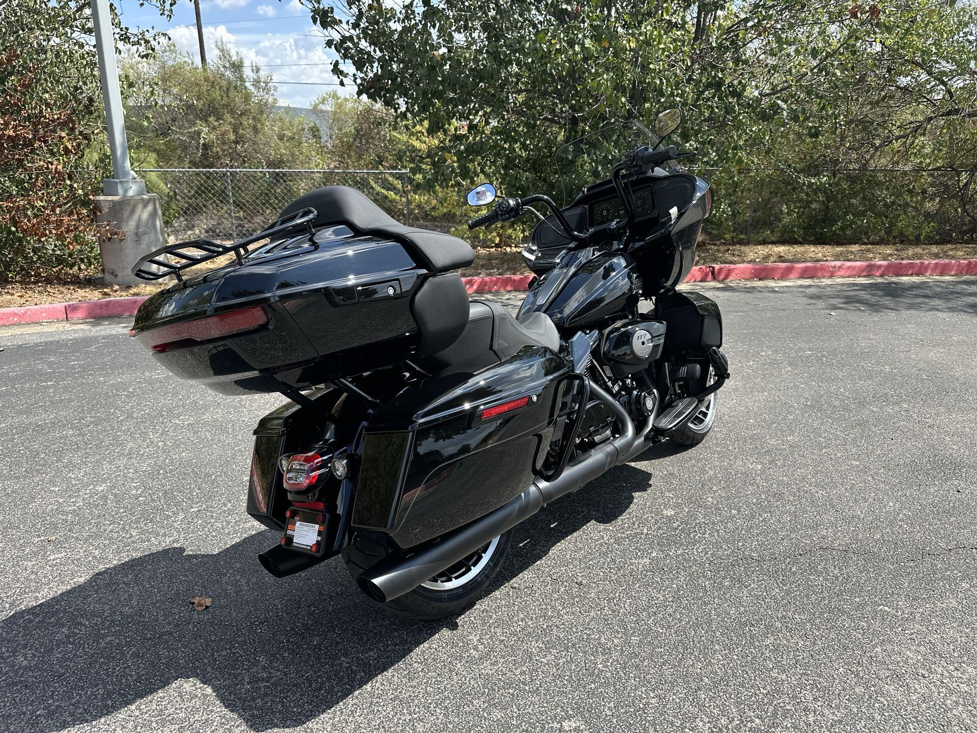 2026 Harley-Davidson® Road Glide Limited FLTRXL, photo 9