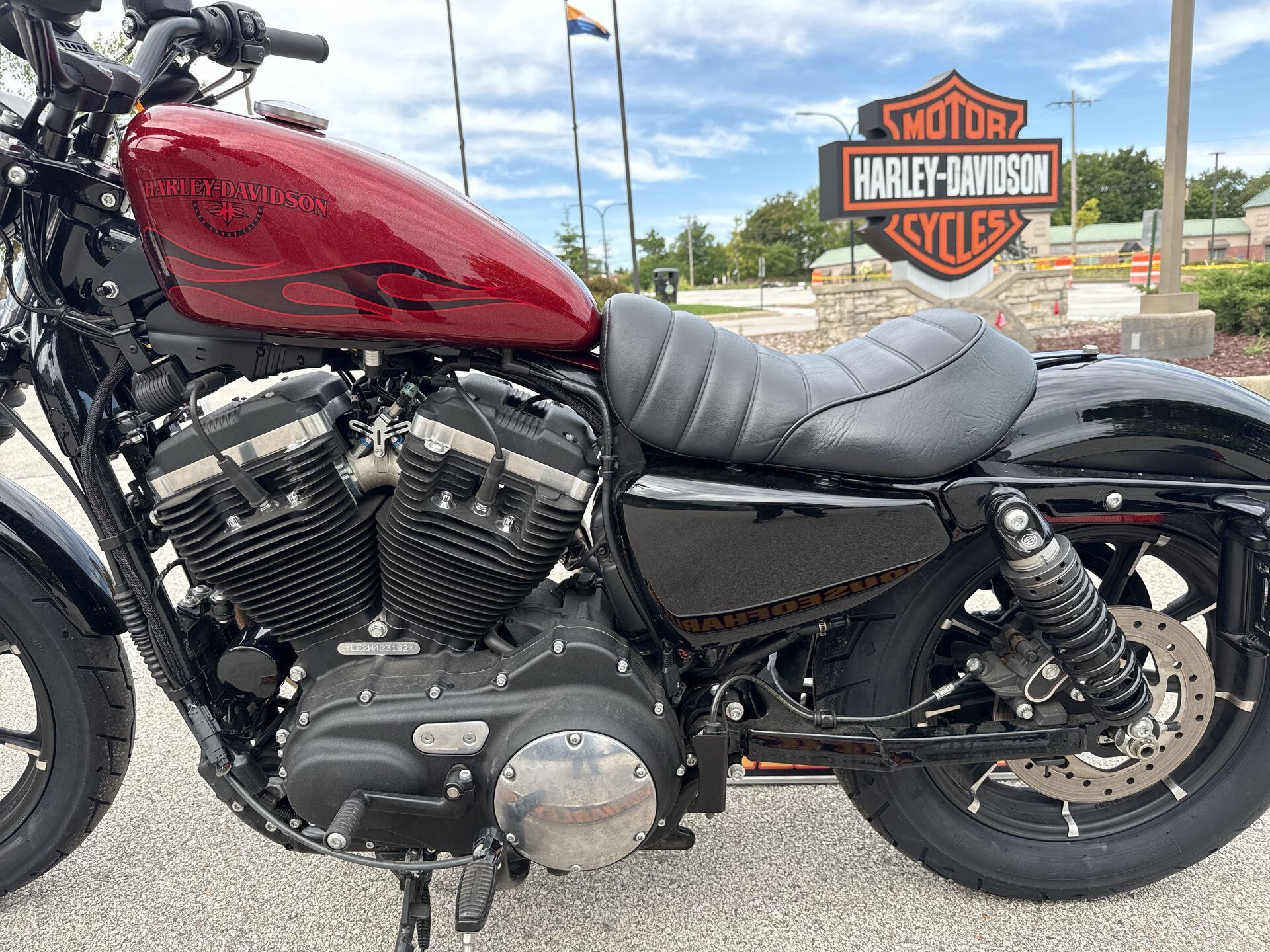 2017 Harley-Davidson® Iron 883™ Hard Candy Custom™ Hot Rod Red Flake, photo 13