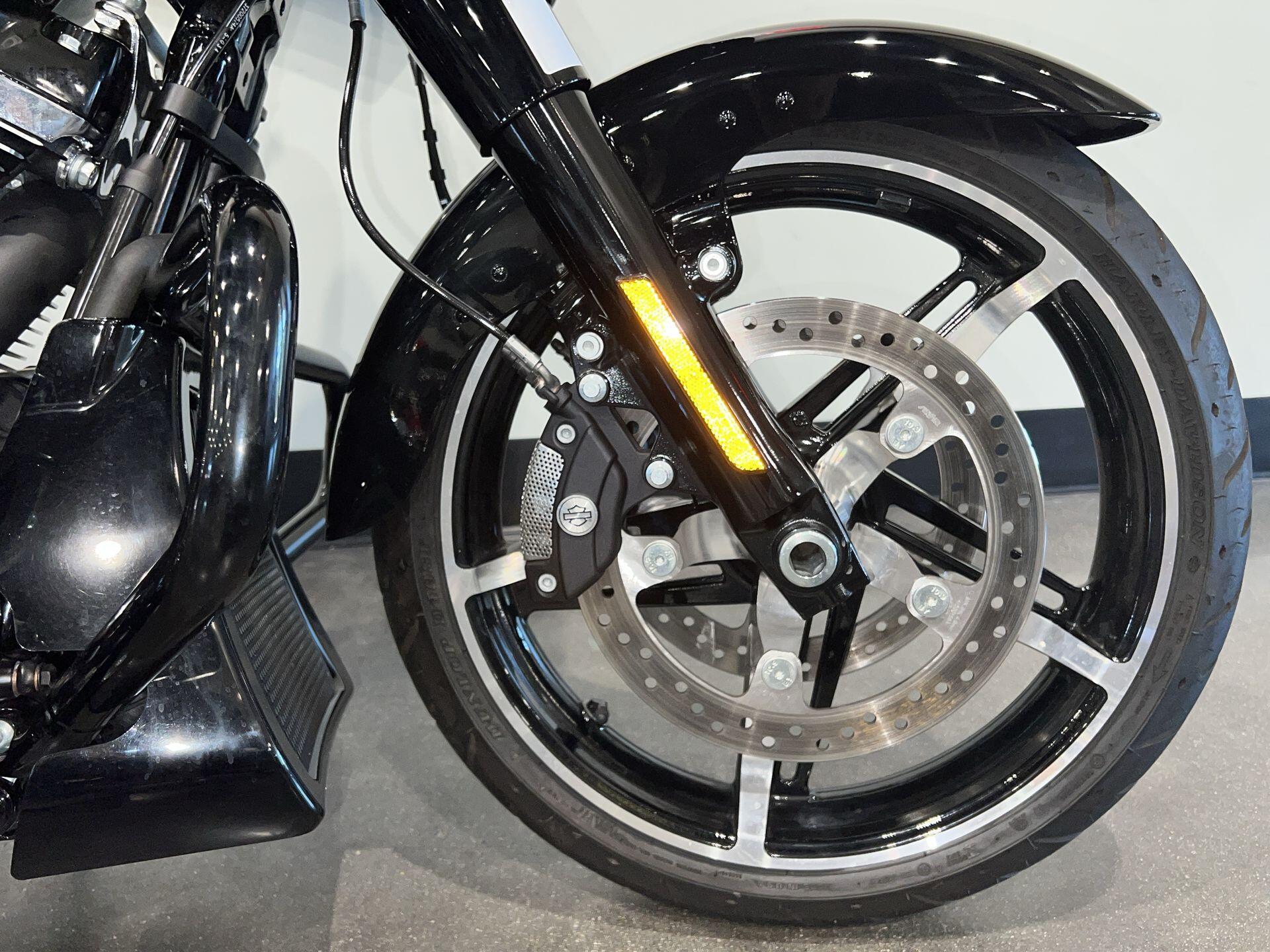 2025 Harley-Davidson® Street Glide™ FLHX, photo 4