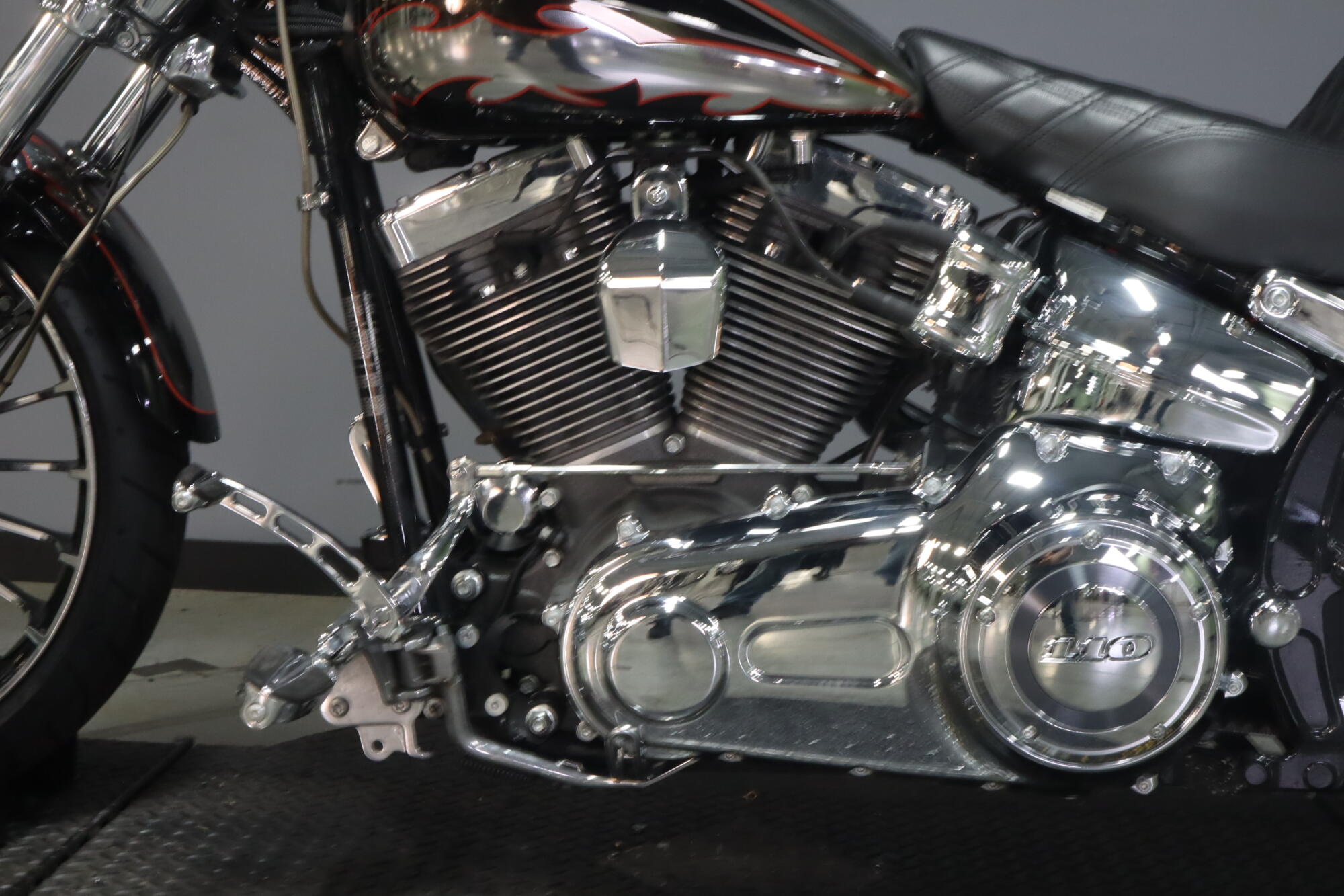 2014 Harley-Davidson® CVO™ Breakout® (FXSBSE), photo 13