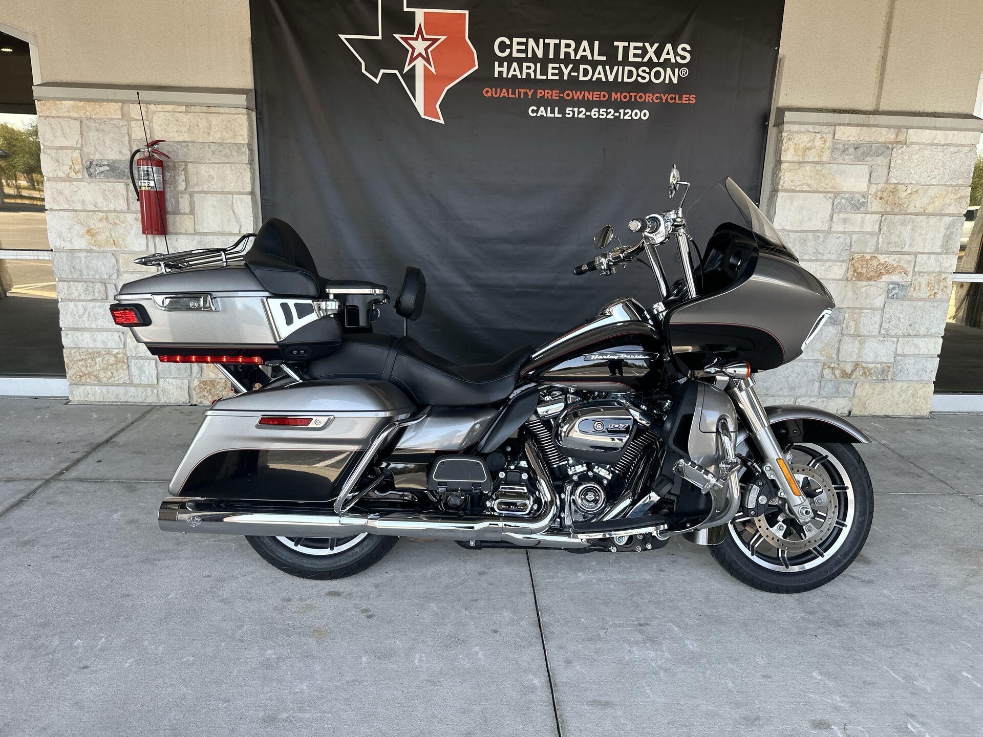 2017 Harley-Davidson® Road Glide® Ultra FLTRU, photo 3