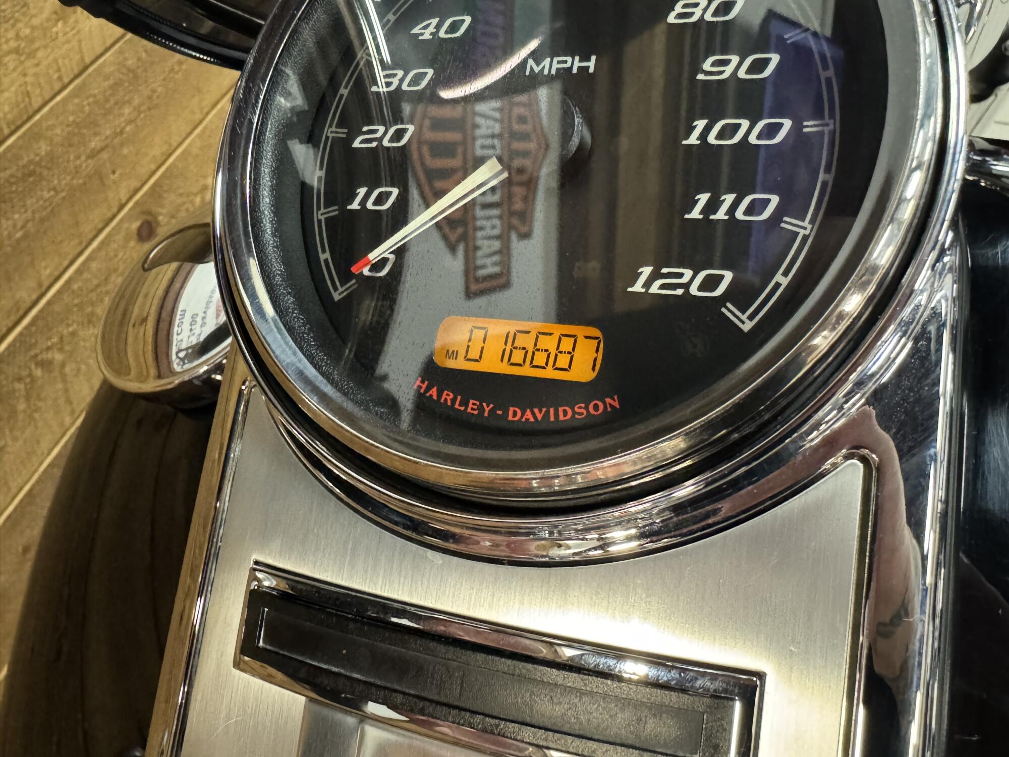 2017 Harley-Davidson® Road King® Vivid Black FLHR, photo 7