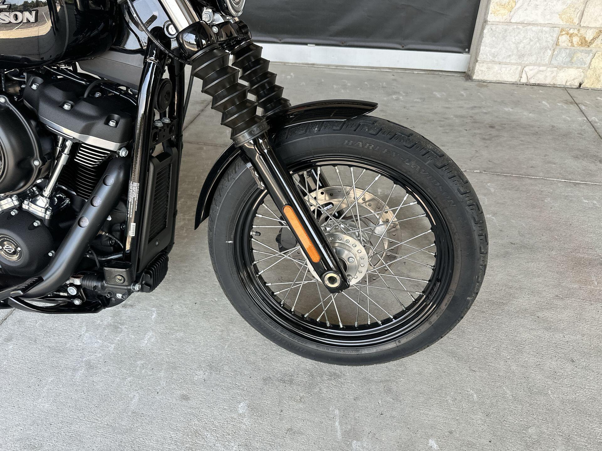 2020 Harley-Davidson® Street Bob® FXBB, photo 12