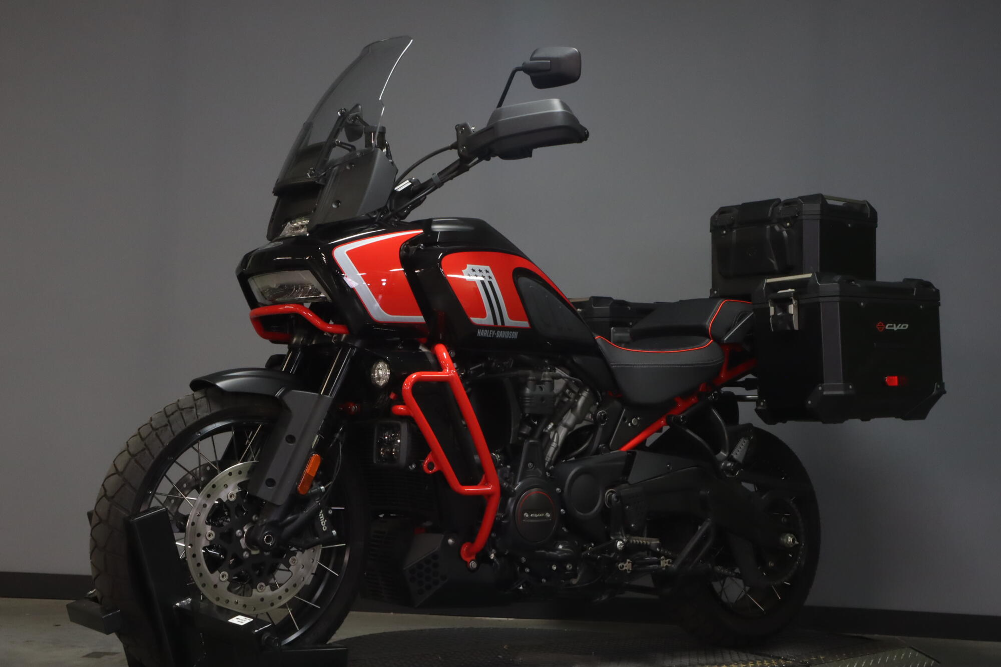 2024 Harley-Davidson® CVO™ Pan America® 1250 Special (RA1250SE), photo 4