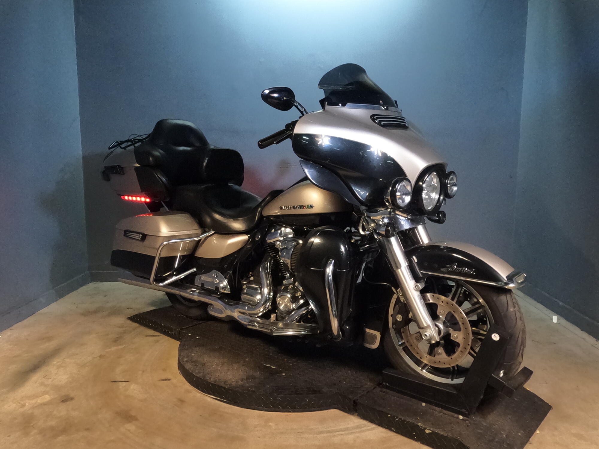 2018 Harley-Davidson® Electra Glide® Ultra Classic® FLHTCU, photo 8