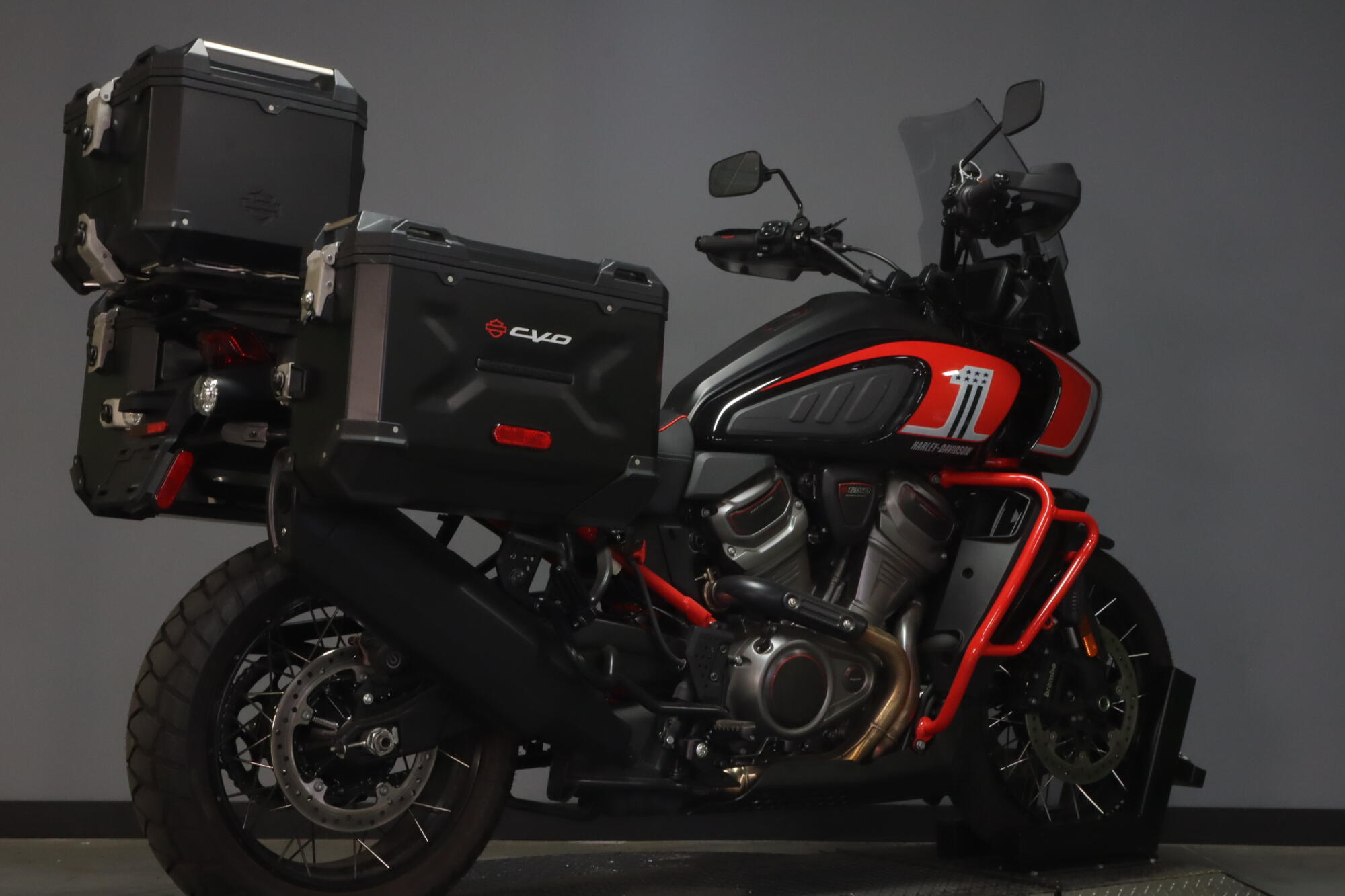 2024 Harley-Davidson® CVO™ Pan America® 1250 Special (RA1250SE), photo 8