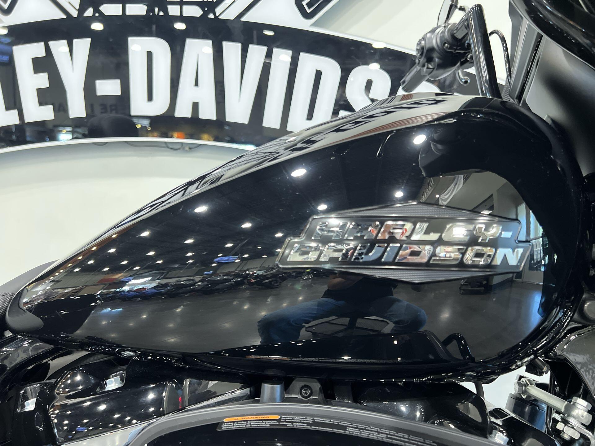 2025 Harley-Davidson® Street Glide™ FLHX, photo 6