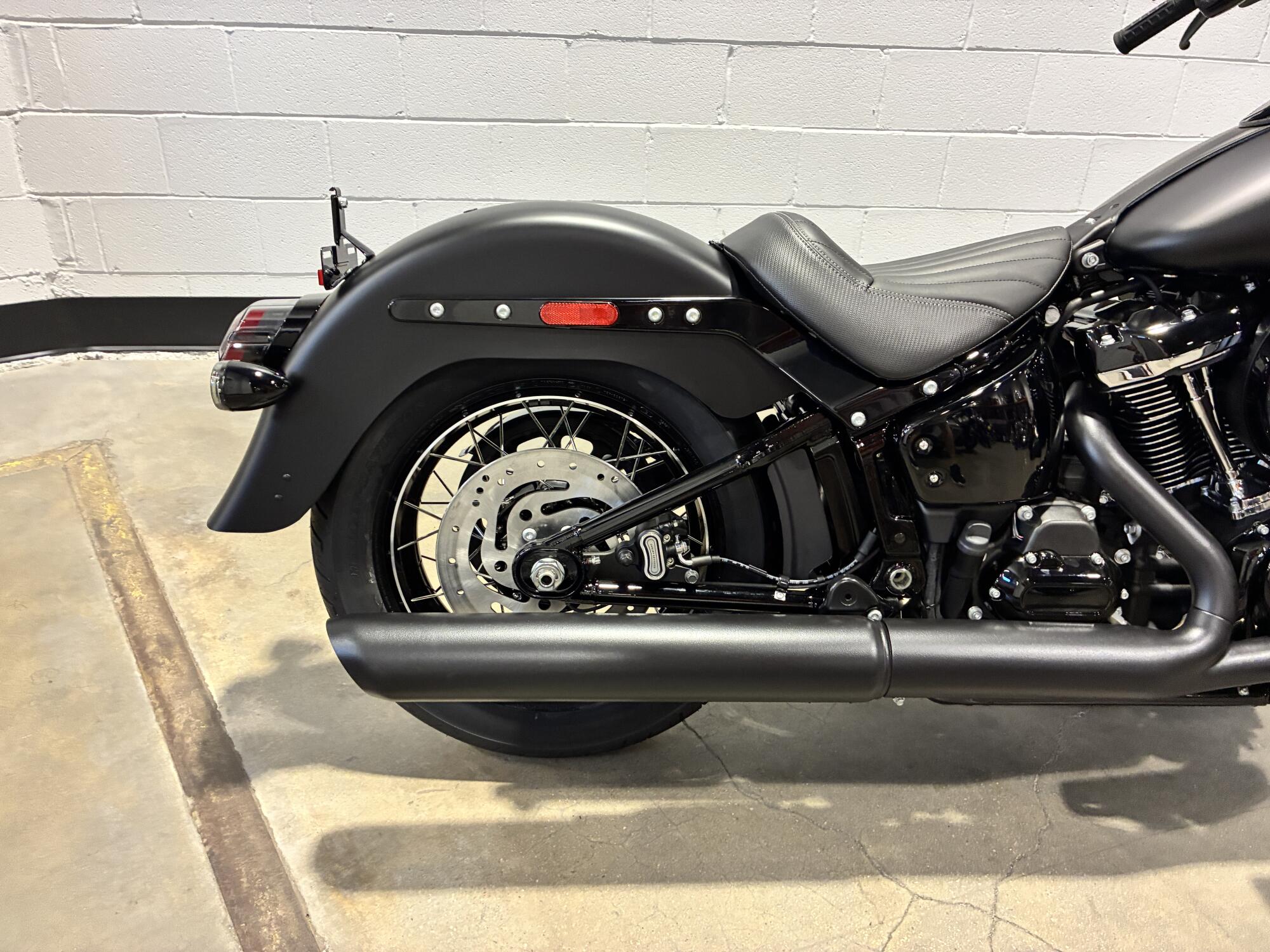 2026 Harley-Davidson® Deadwood™ Black Denim, photo 6