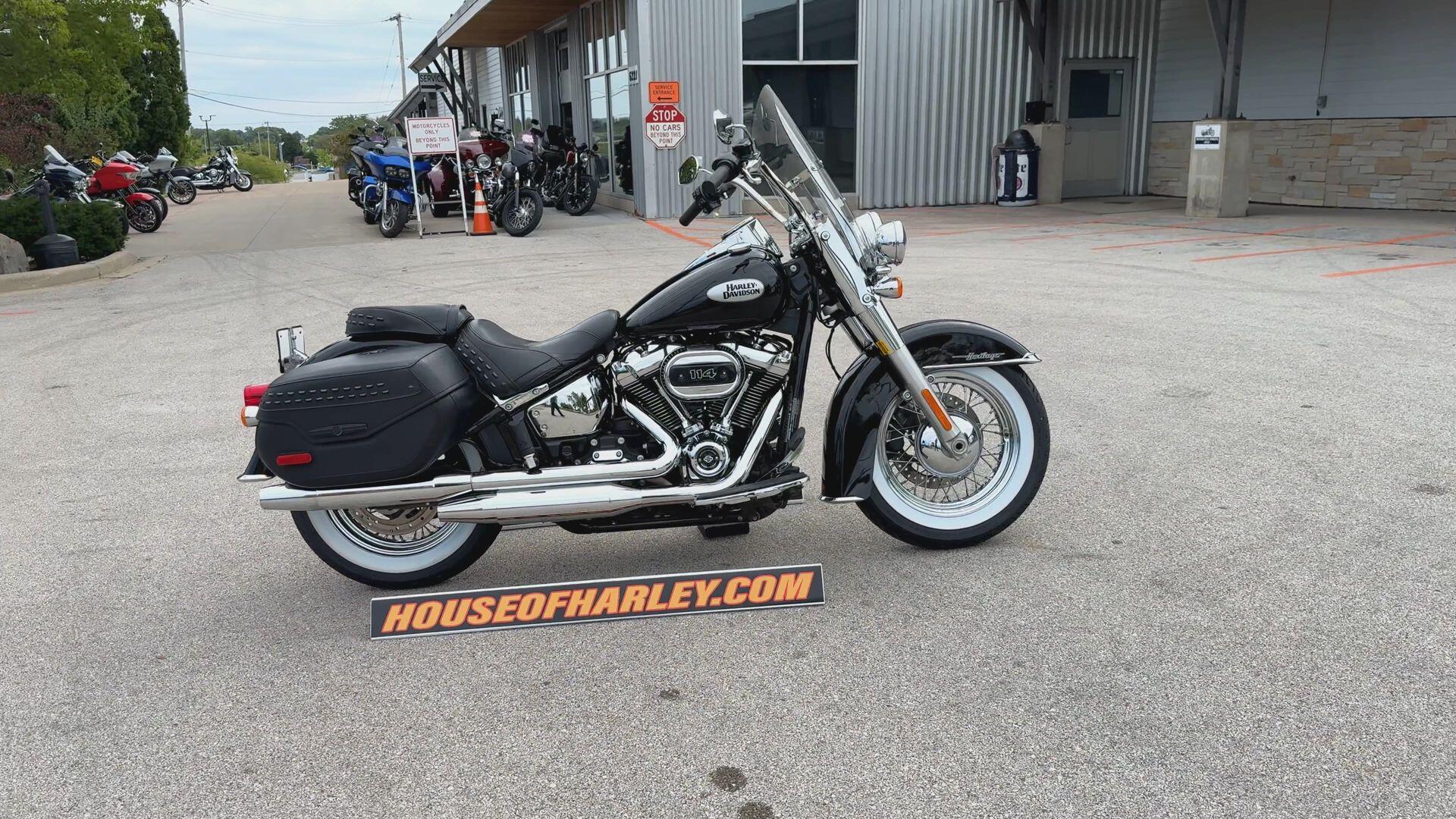 2024 Harley-Davidson® Heritage Classic Vivid Black, photo 11