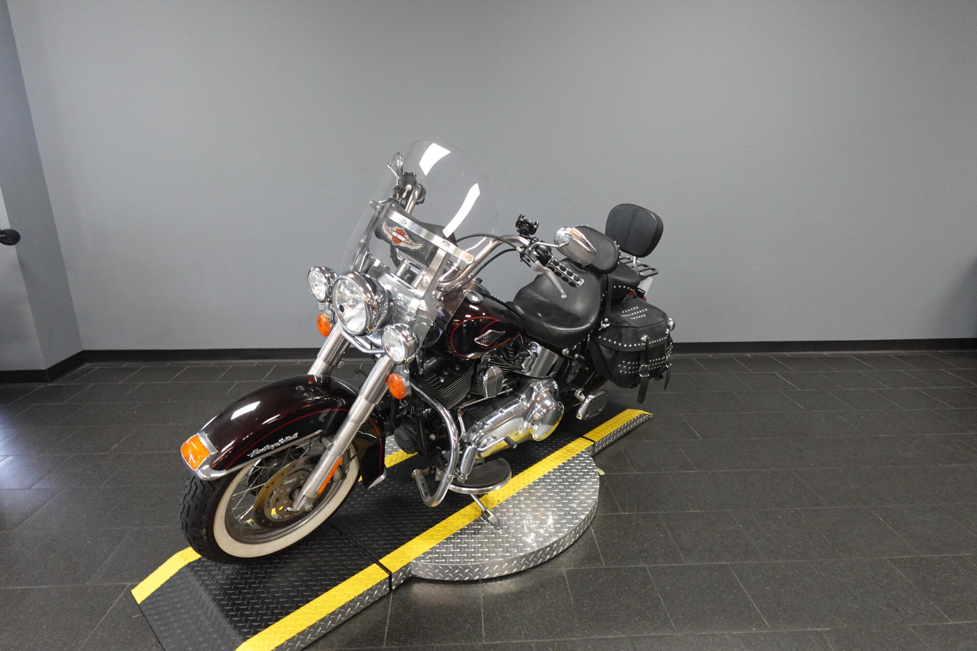 2011 Harley-Davidson® Heritage Softail® Classic FLSTC, photo 4