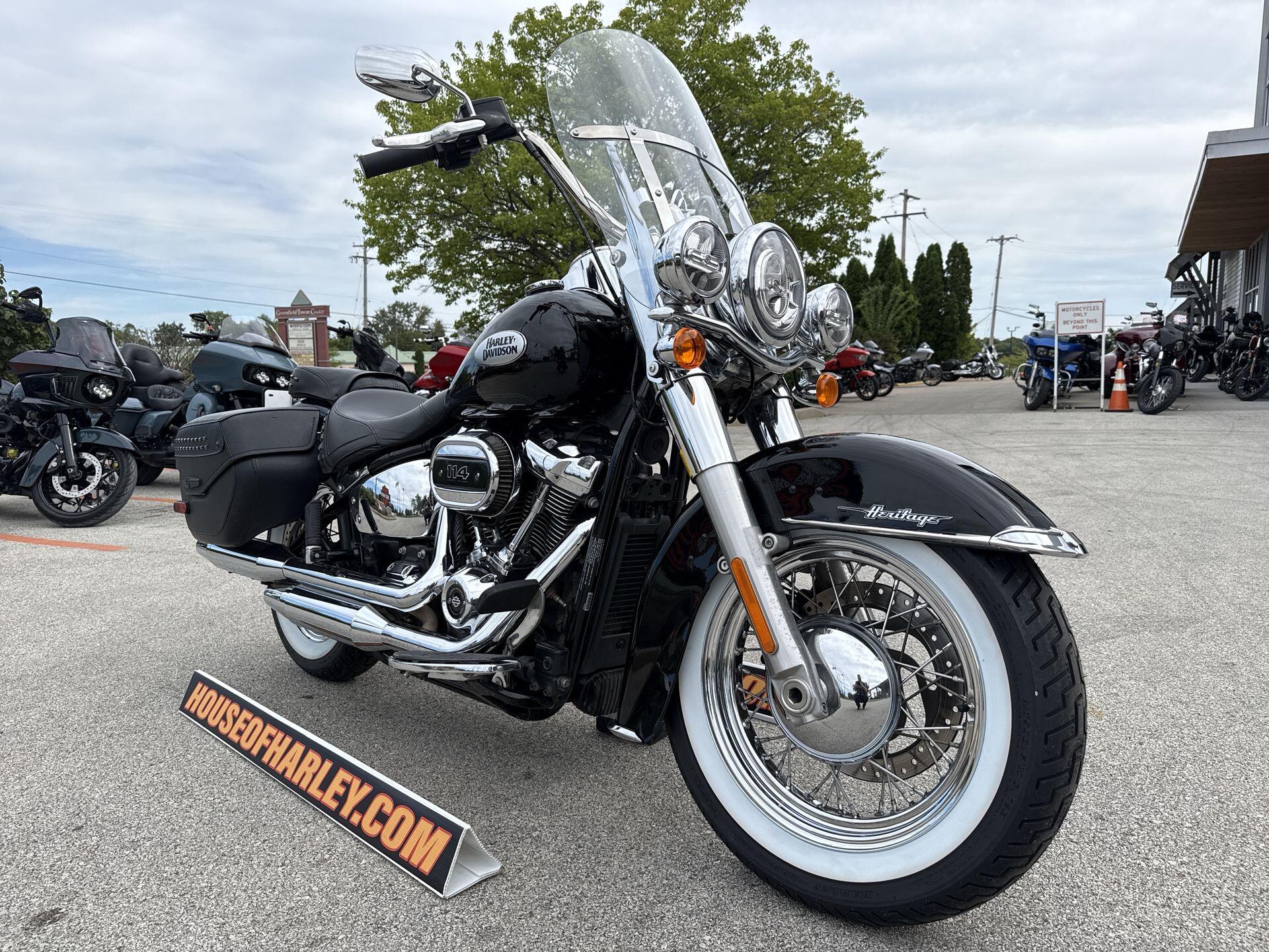 2024 Harley-Davidson® Heritage Classic Vivid Black, photo 14