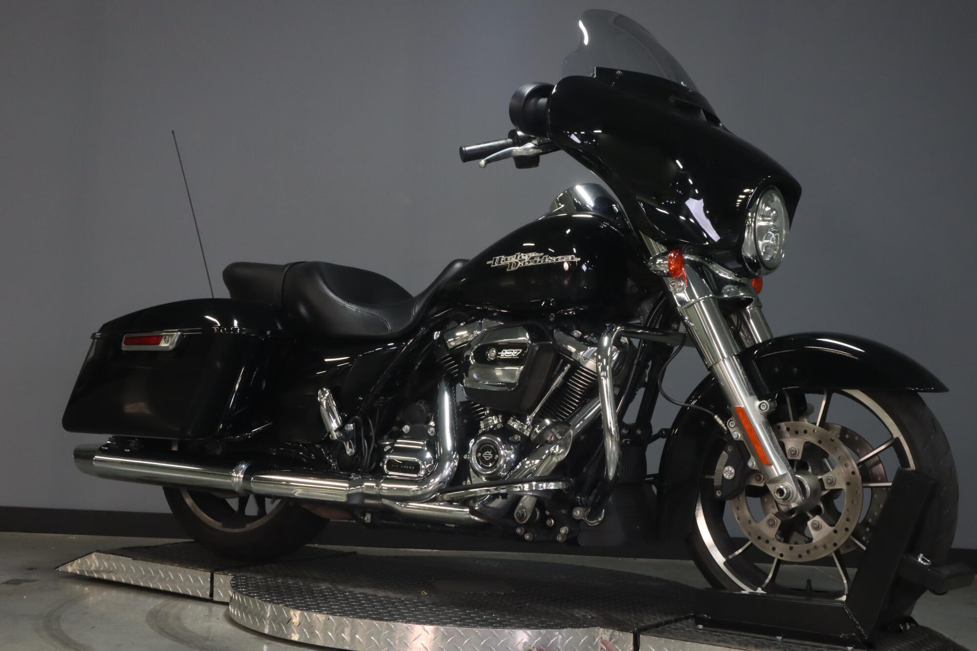 2020 Harley-Davidson® Street Glide® (FLHX), photo 2