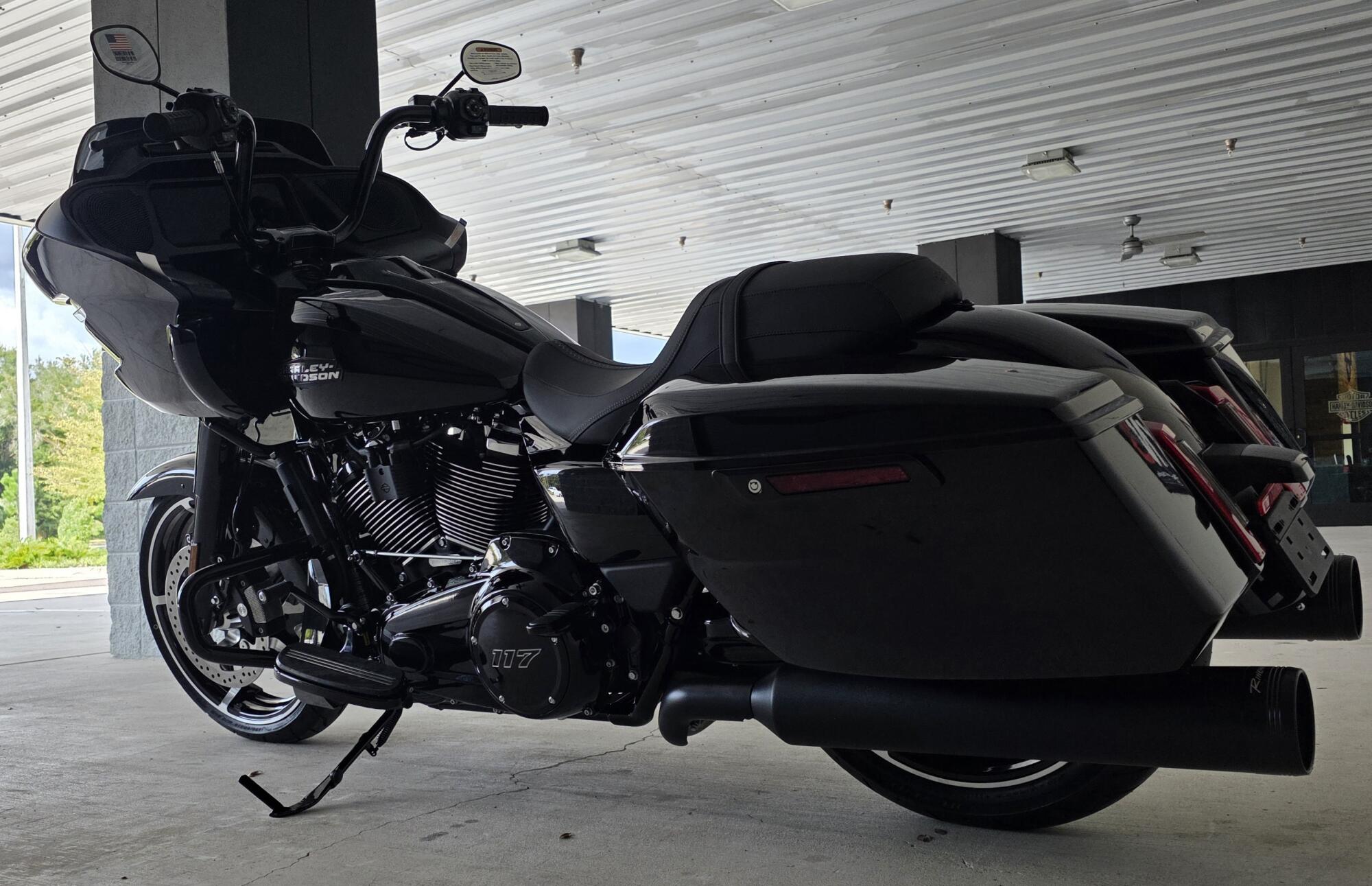 2026 Harley-Davidson® Road Glide® Vivid Black Black Trim, photo 12