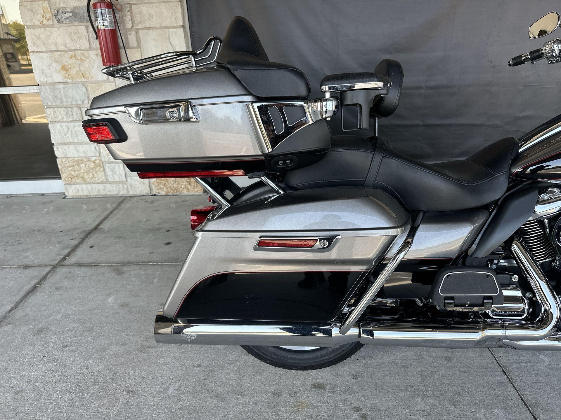 2017 Harley-Davidson® Road Glide® Ultra FLTRU, photo 19
