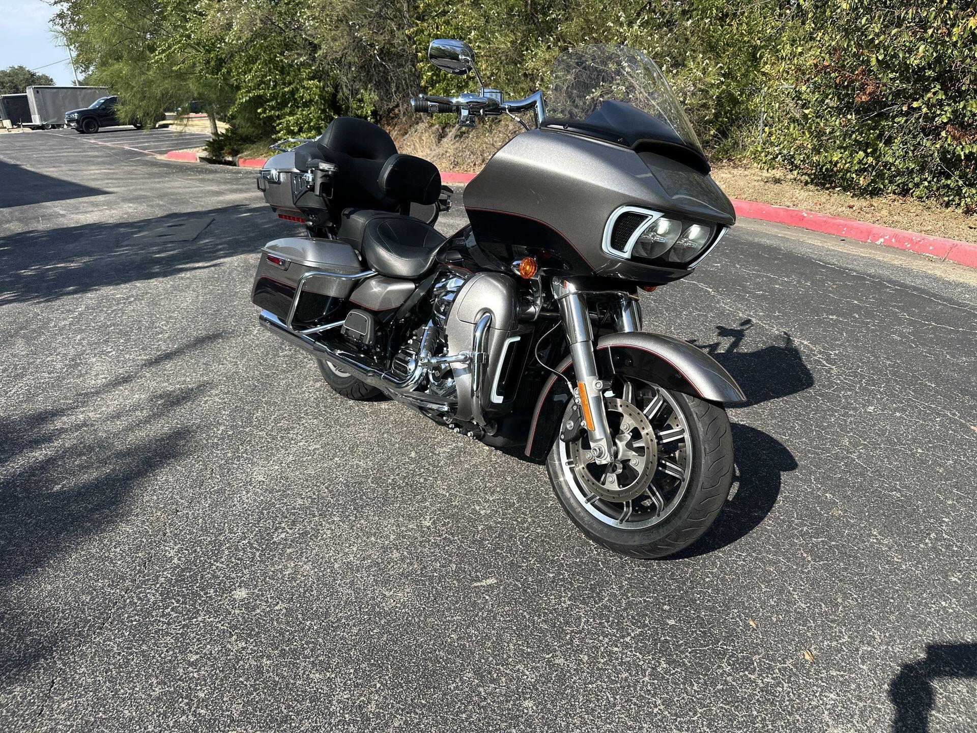 2017 Harley-Davidson® Road Glide® Ultra FLTRU, photo 4