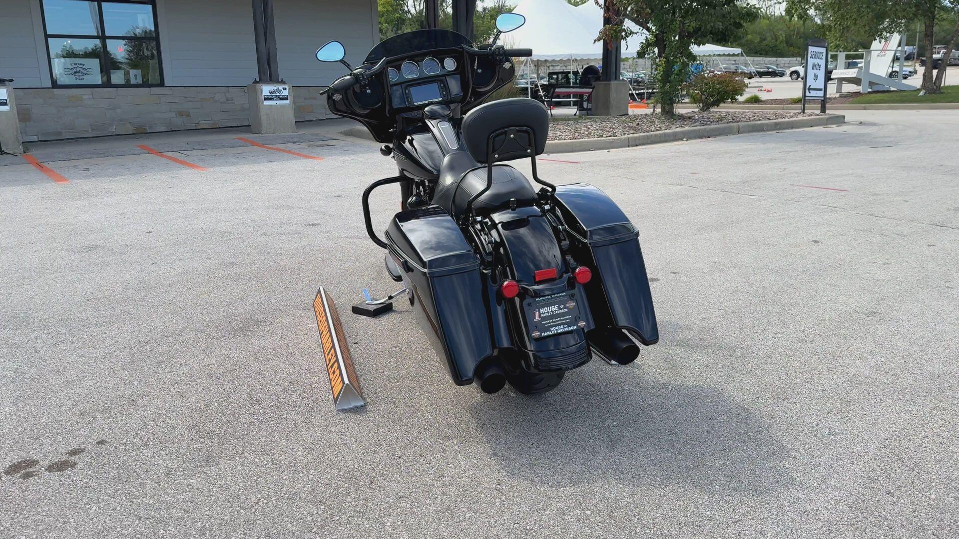 2018 Harley-Davidson® Street Glide® Special Vivid Black, photo 9