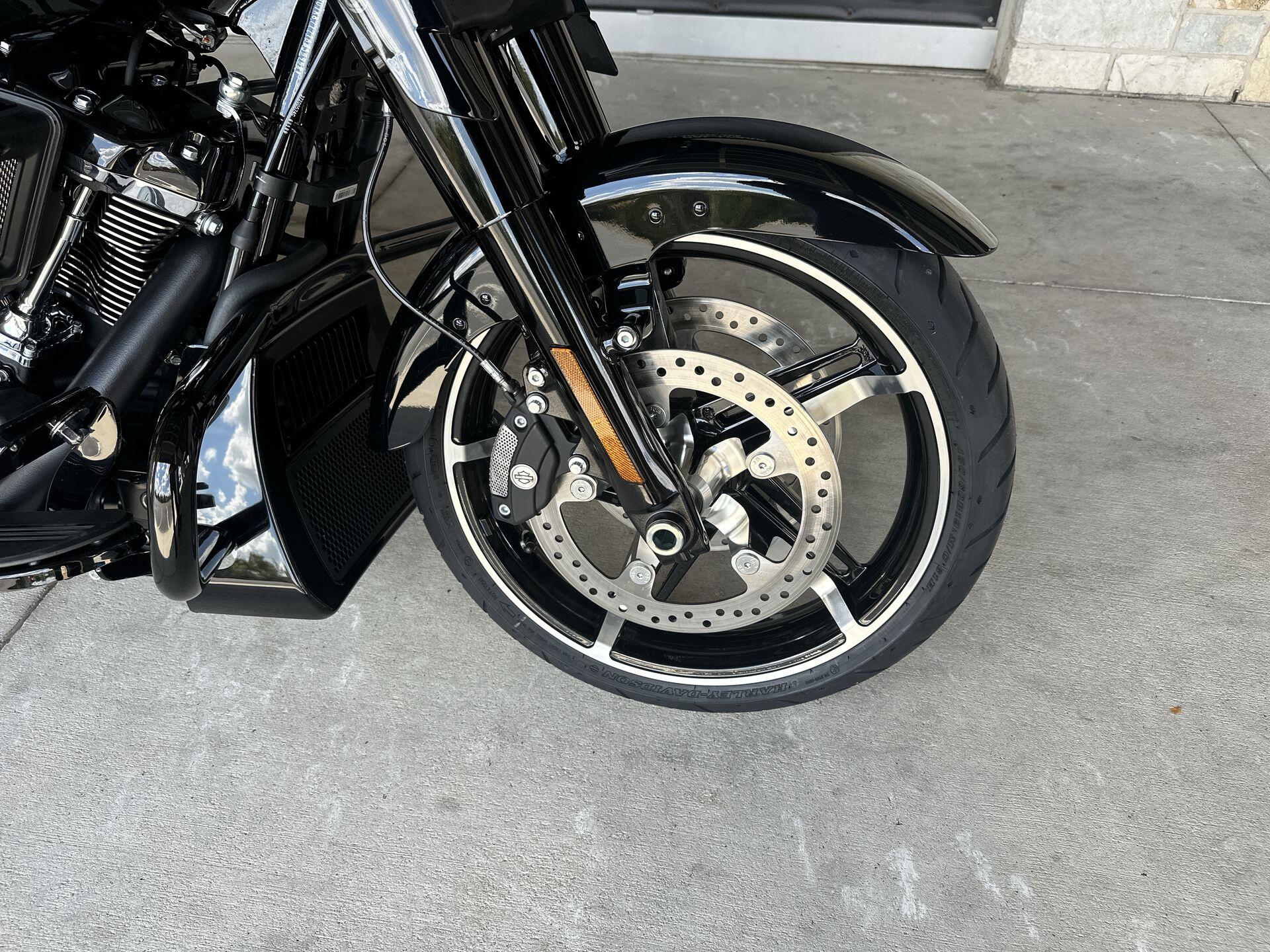 2026 Harley-Davidson® Street Glide® FLHX, photo 12