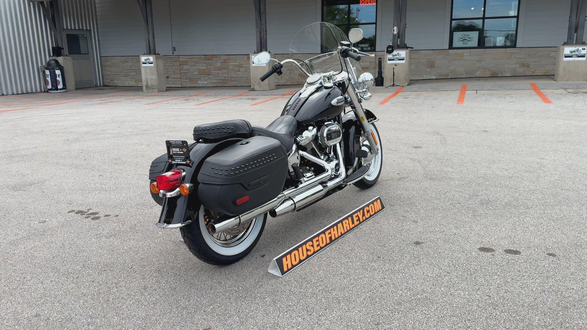 2024 Harley-Davidson® Heritage Classic Vivid Black, photo 10