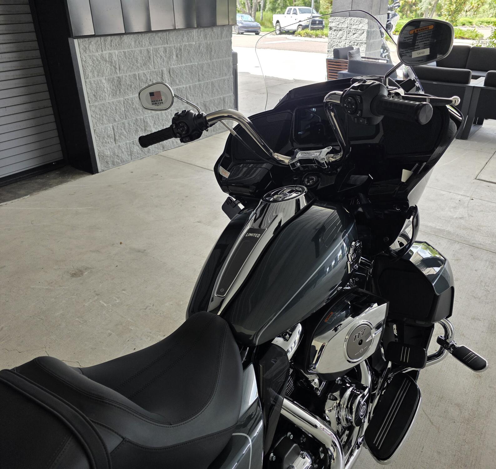 2026 Harley-Davidson® Road Glide Limited Iron Horse Metallic Chrome Trim, photo 7