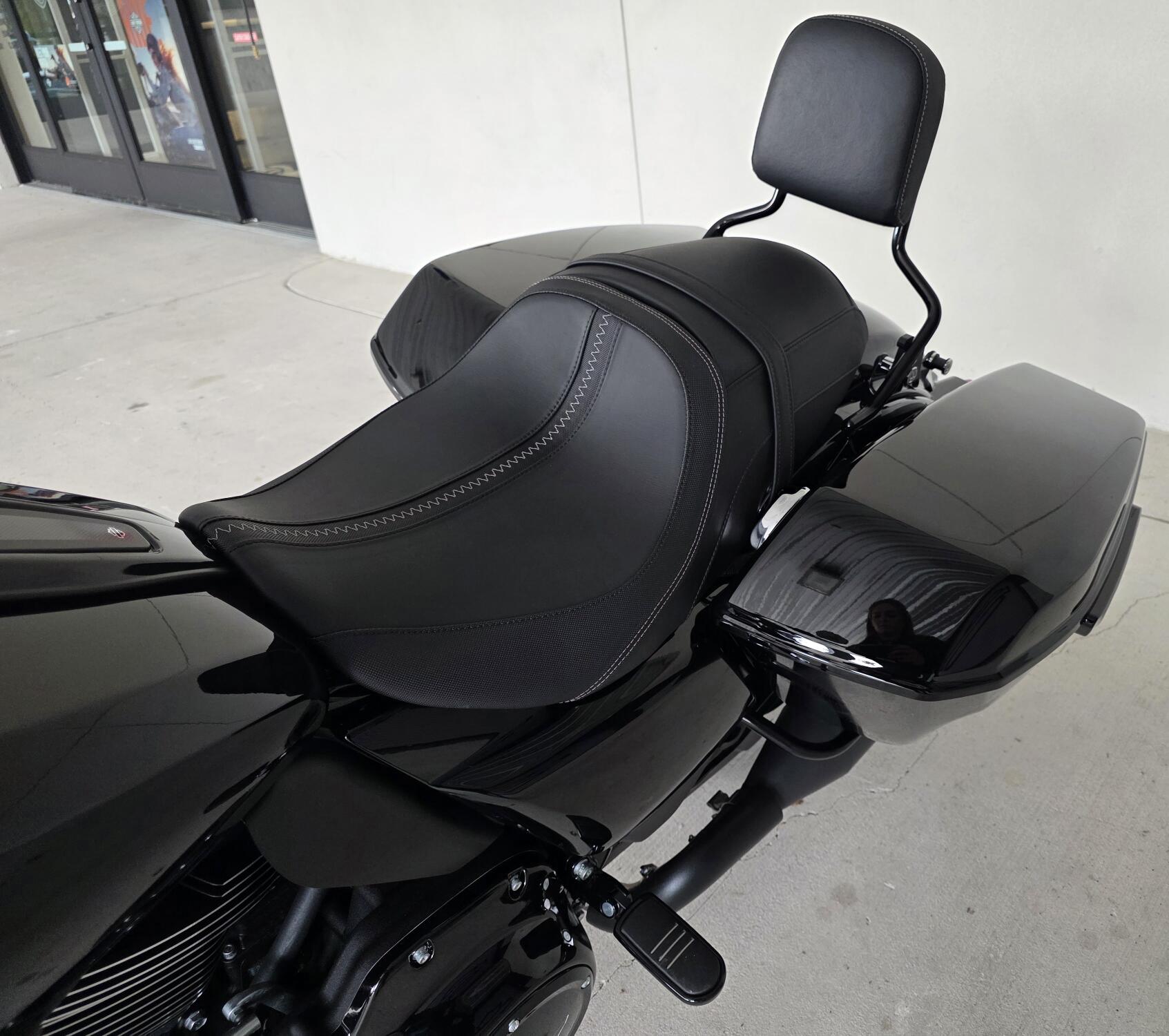 2026 Harley-Davidson® Road Glide® Vivid Black Black Trim, photo 13