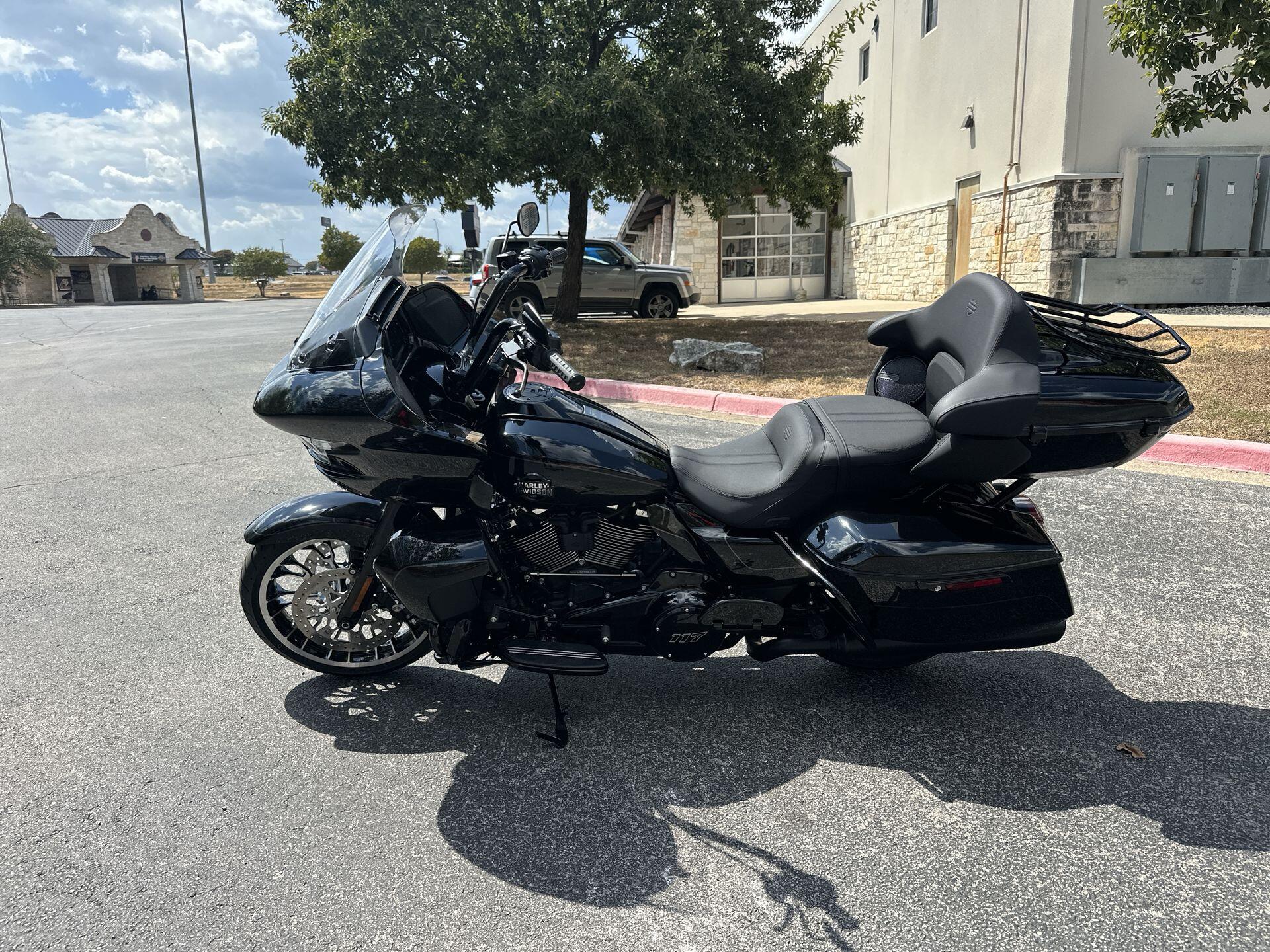 2026 Harley-Davidson® Road Glide Limited FLTRXL, photo 6
