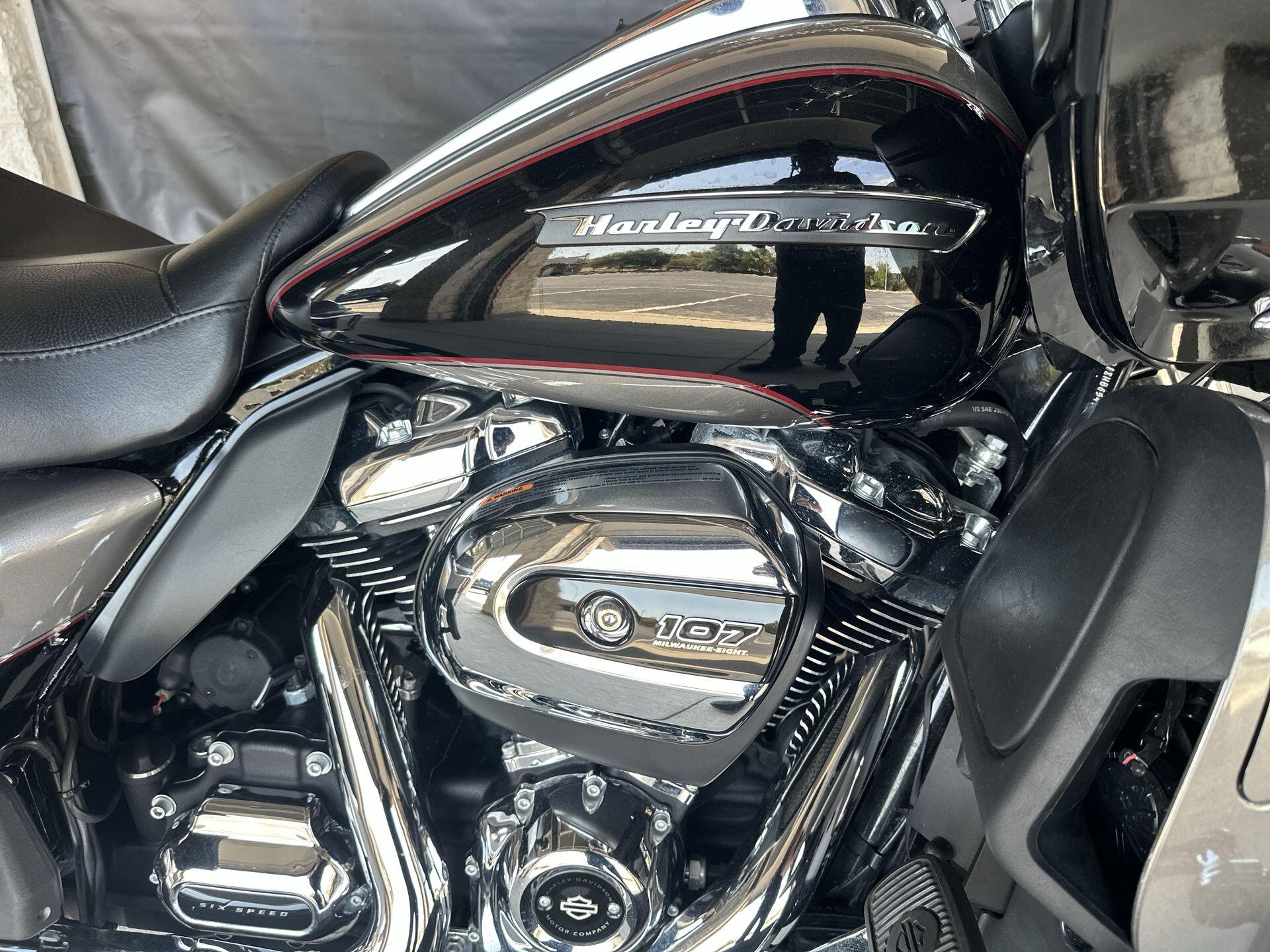 2017 Harley-Davidson® Road Glide® Ultra FLTRU, photo 14
