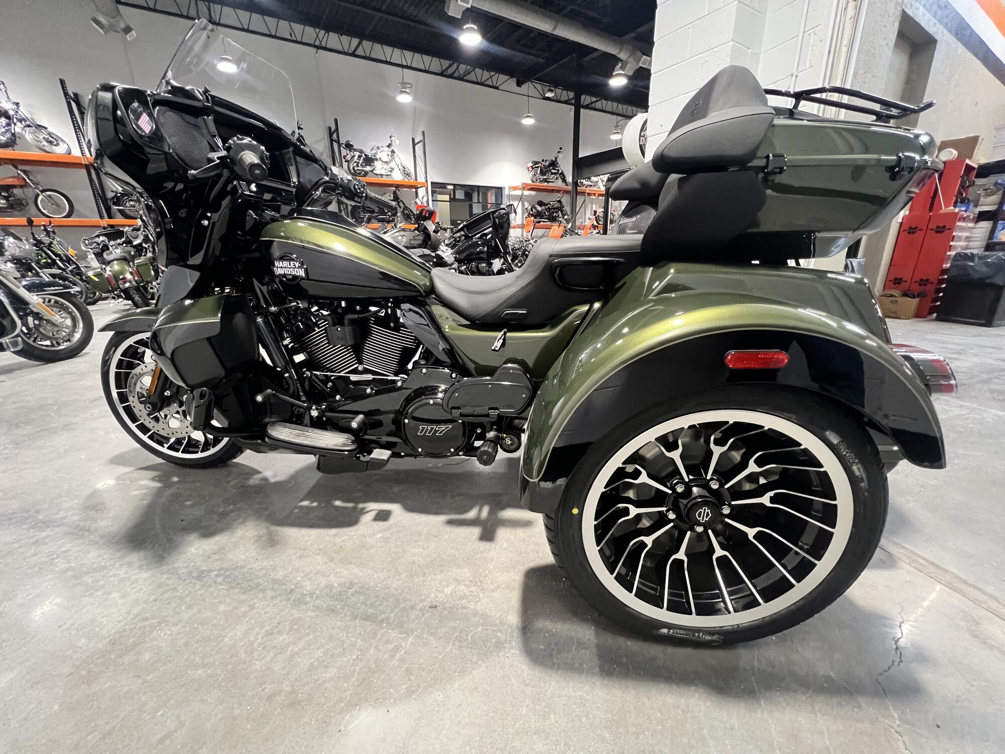 2026 Harley-Davidson® Street Glide 3 Limited Olive Steel Metallic / Vivid Black FLTRT, photo 7