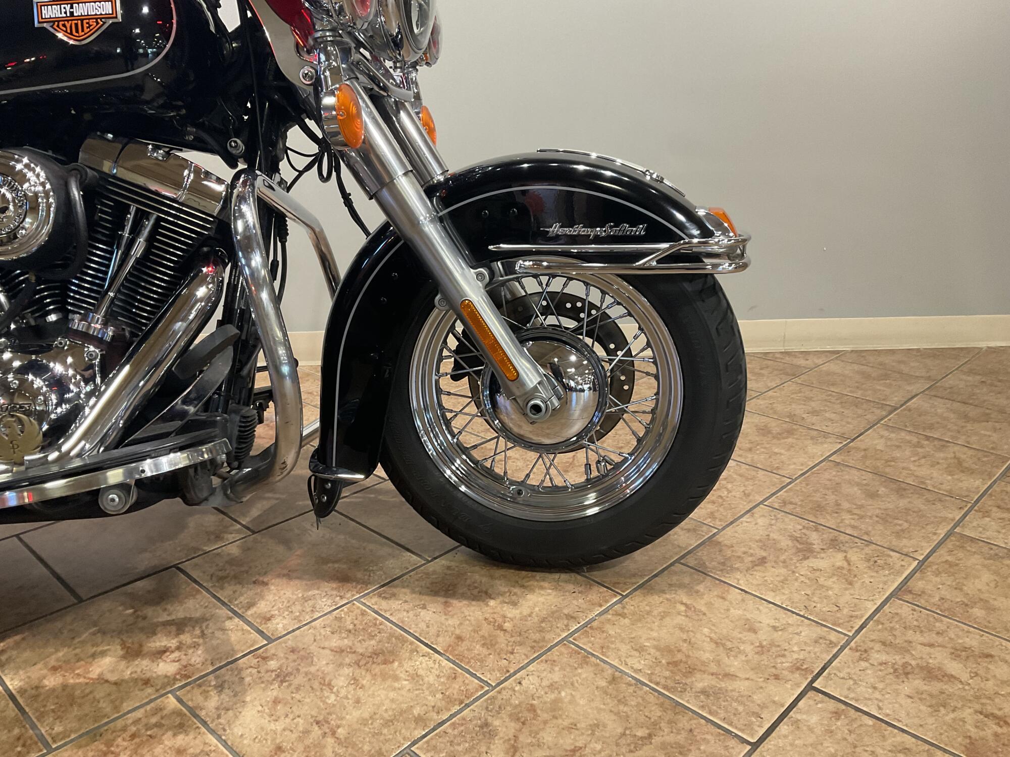 2014 Harley-Davidson® Heritage Softail® Classic Vivid Black FLSTC, photo 7