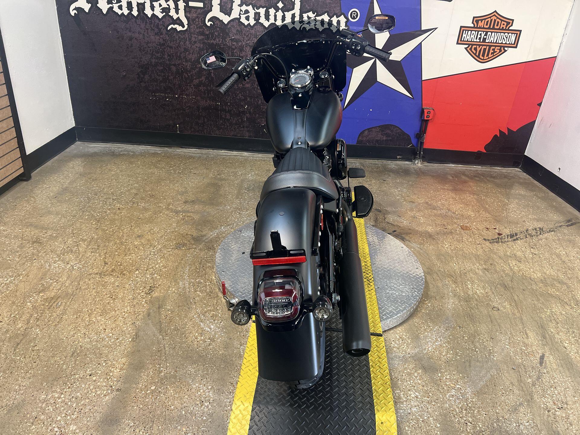 2026 Harley-Davidson® Deadwood™ FLHD, photo 10