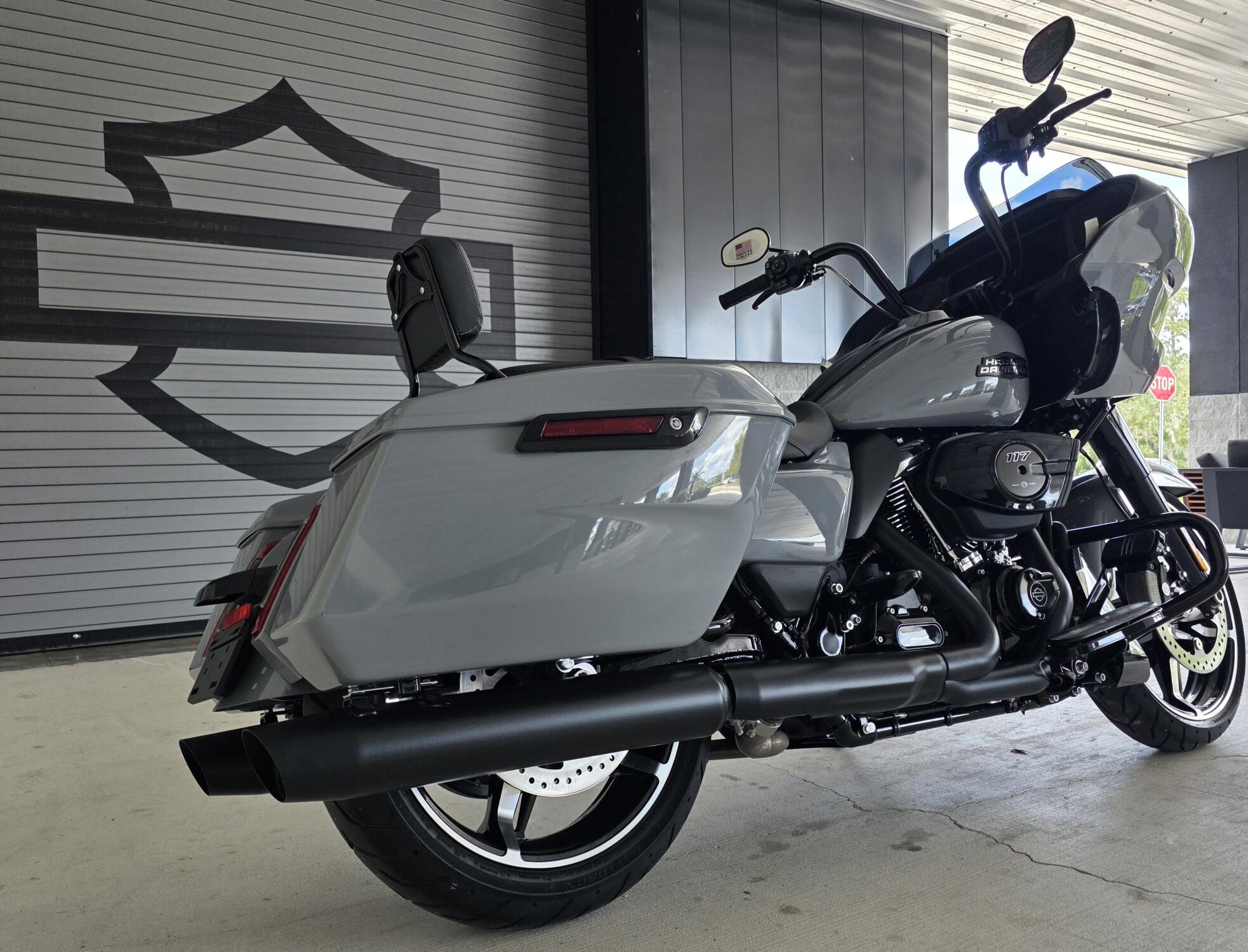 2026 Harley-Davidson® Road Glide® Dark Billiard Gray Black Trim, photo 8