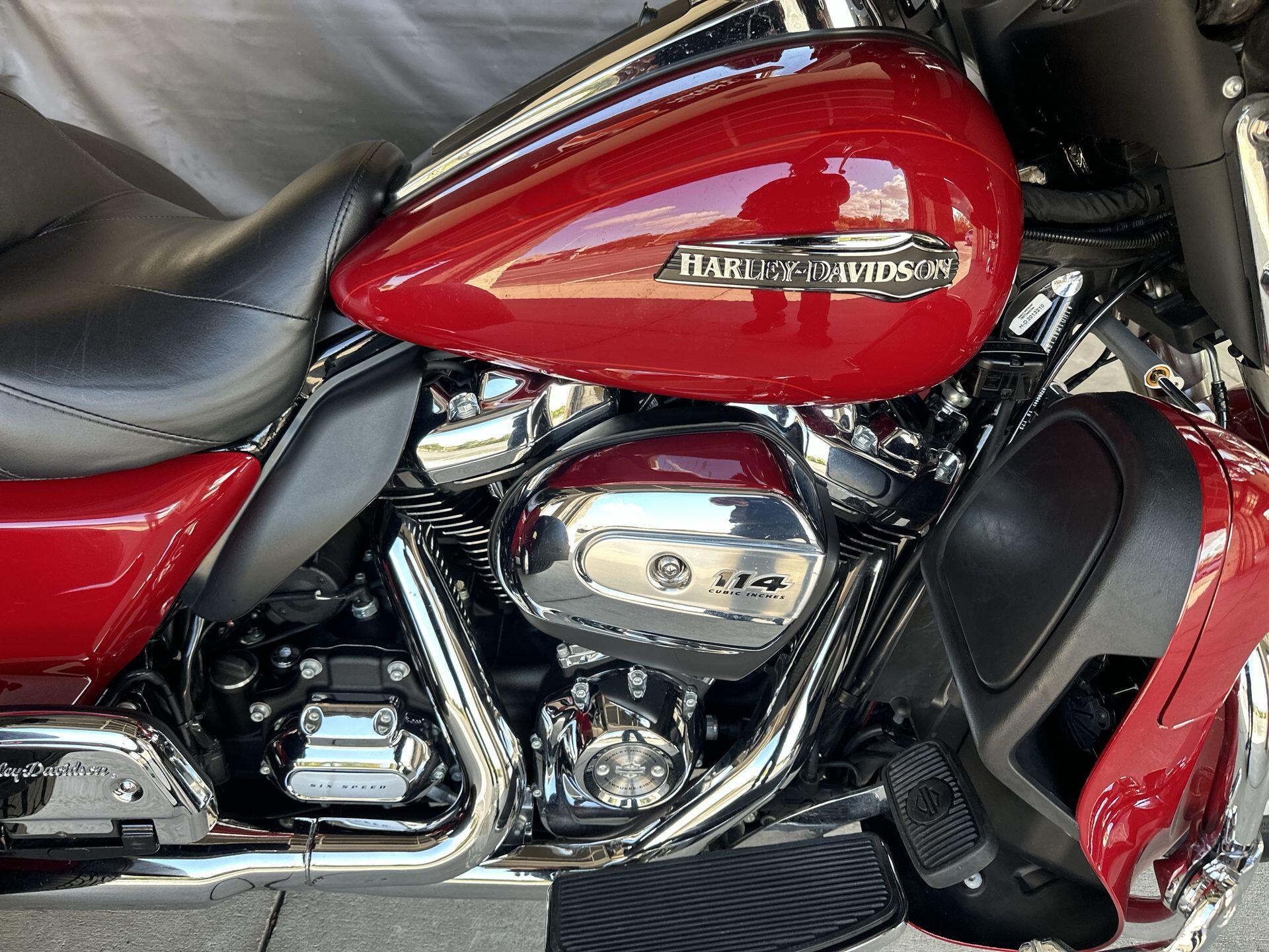2021 Harley-Davidson® Tri Glide® Ultra FLHTCUTG, photo 13