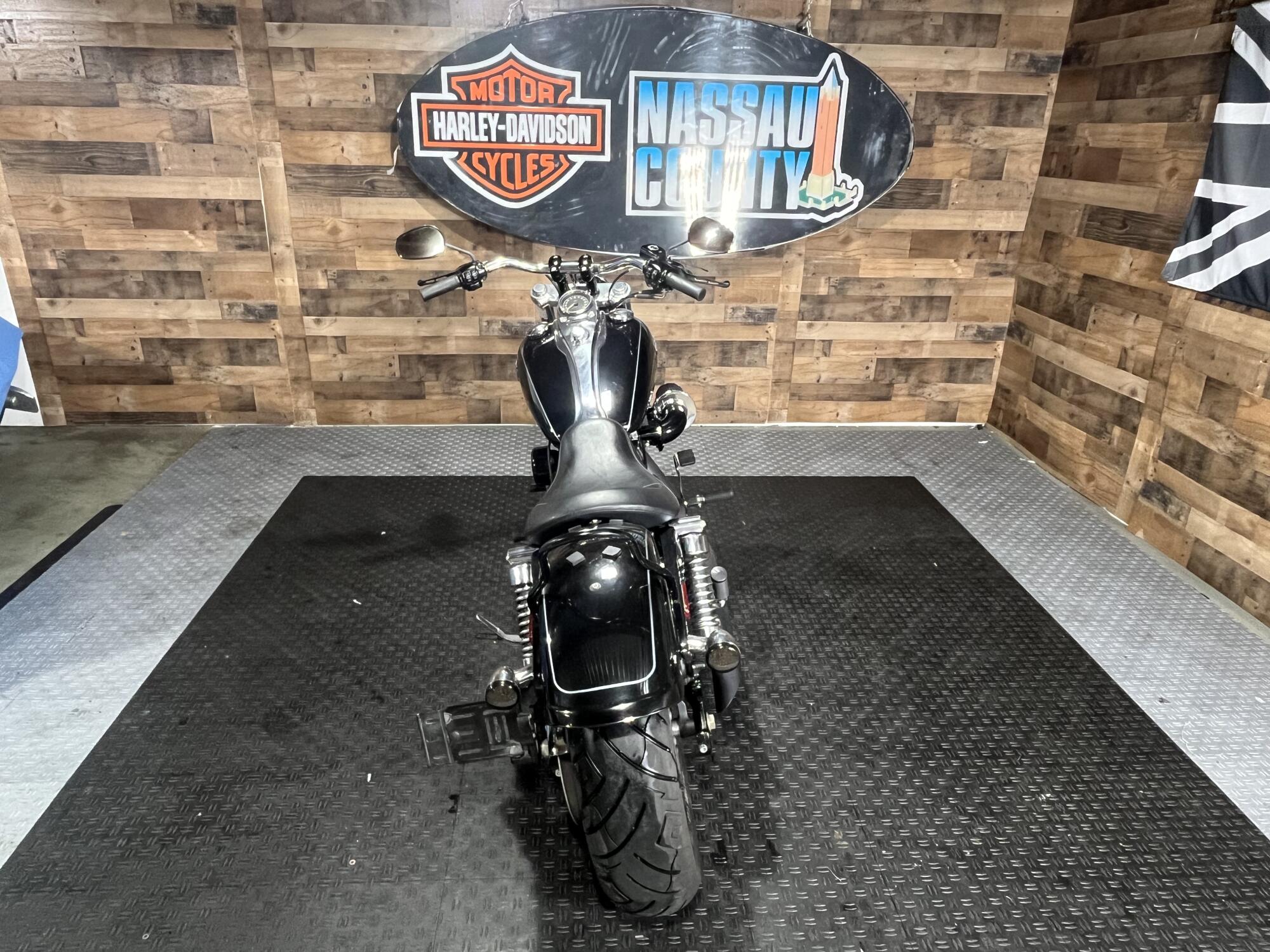 2013 Harley-Davidson® Wide Glide® Vivid Black, photo 6