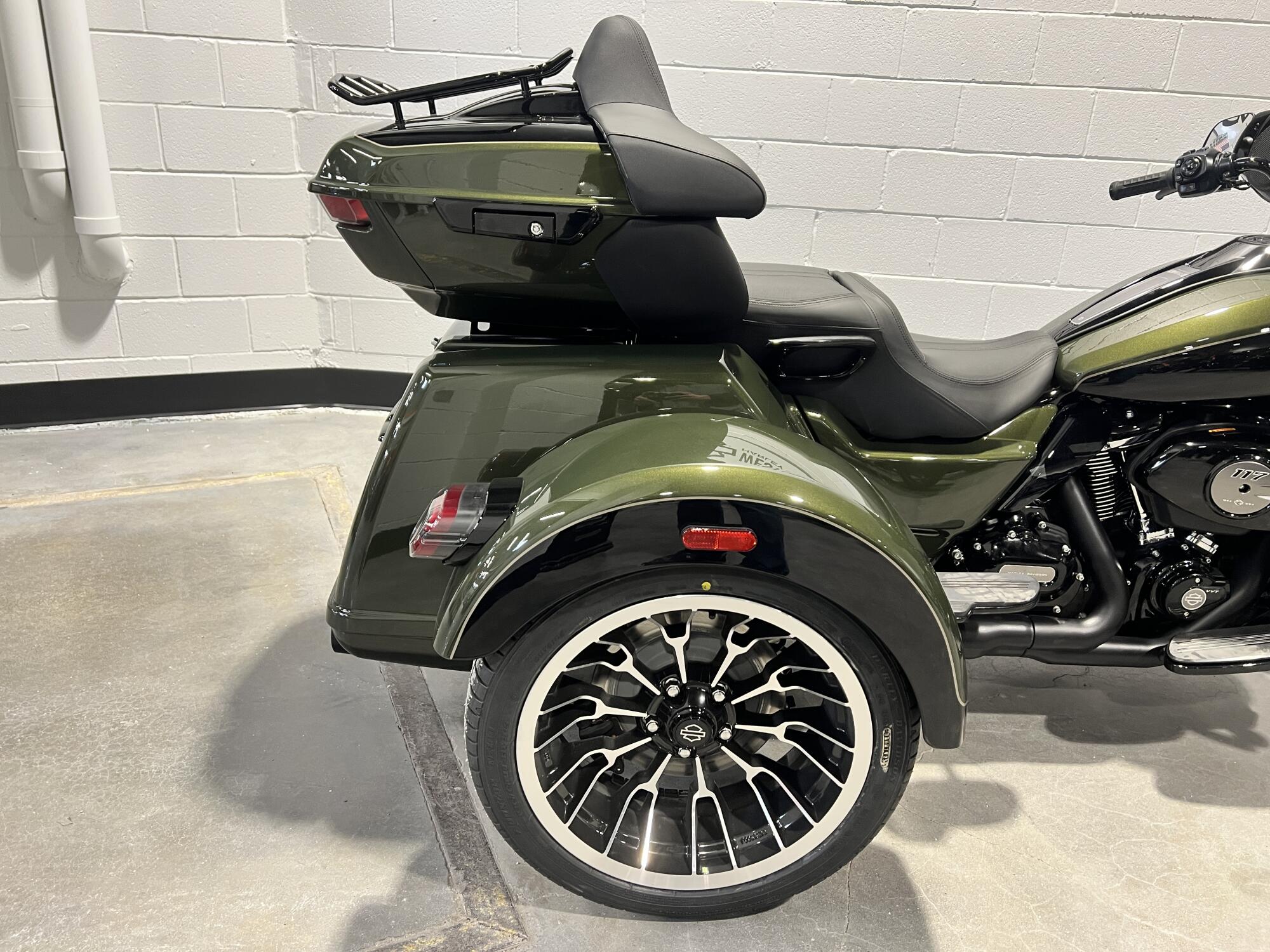 2026 Harley-Davidson® Street Glide 3 Limited Olive Steel Metallic / Vivid Black FLTRT, photo 6