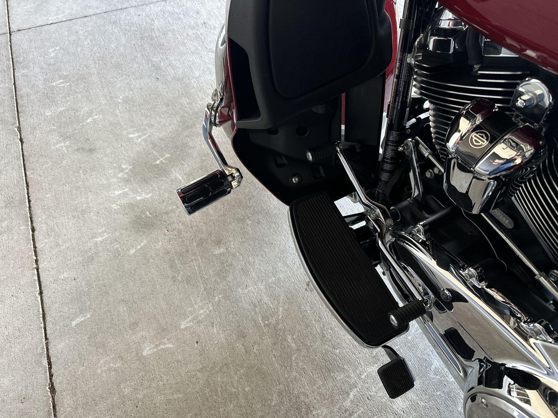 2021 Harley-Davidson® Tri Glide® Ultra FLHTCUTG, photo 21
