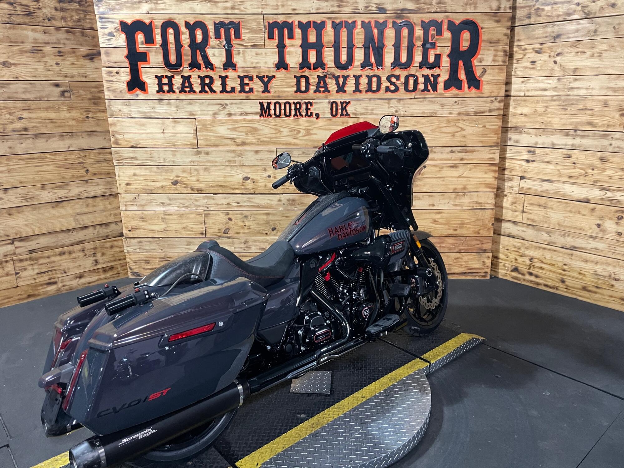 2026 Harley-Davidson® CVO Street Glide ST FLHXSTSE, photo 15