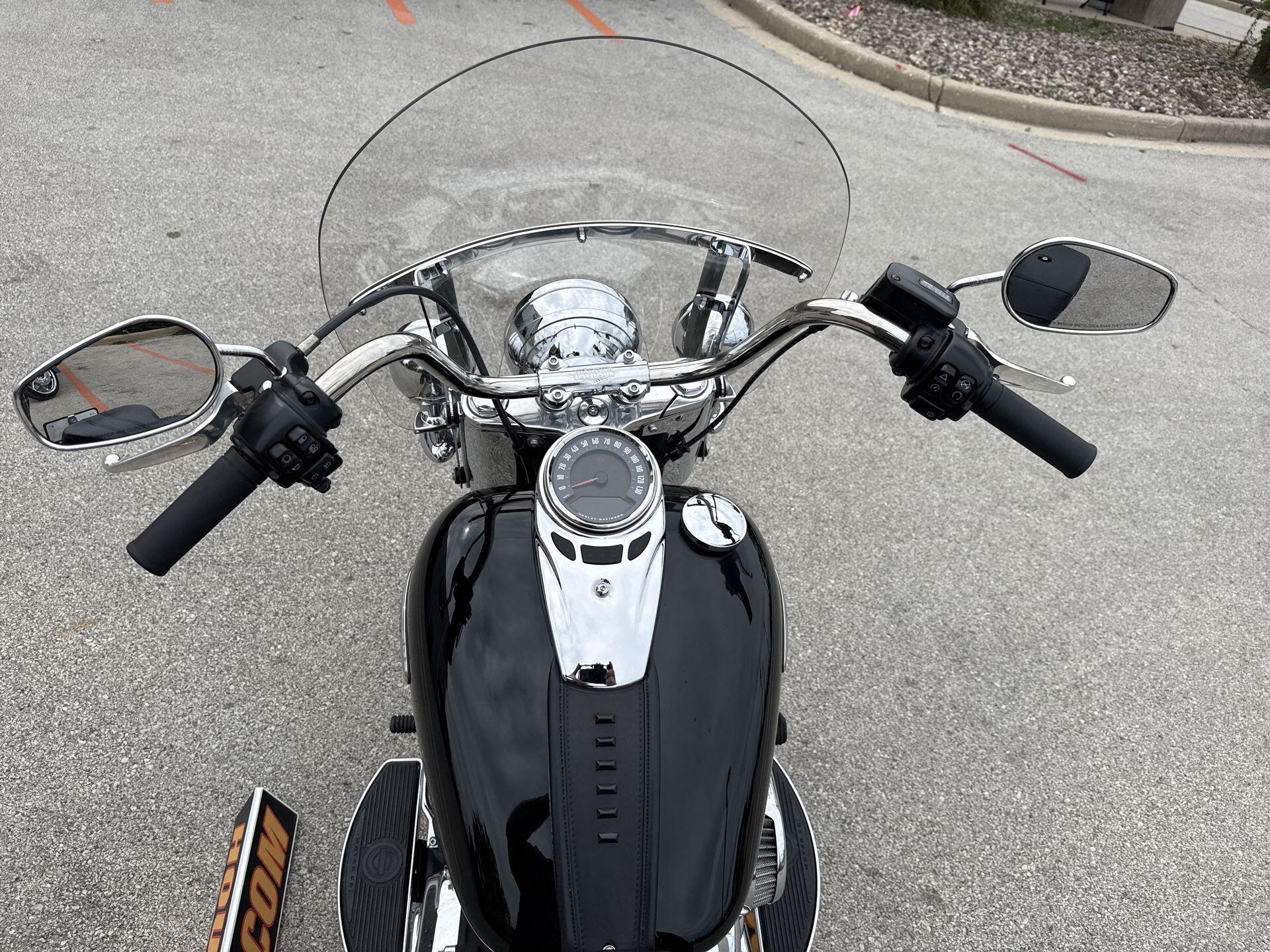2024 Harley-Davidson® Heritage Classic Vivid Black, photo 15