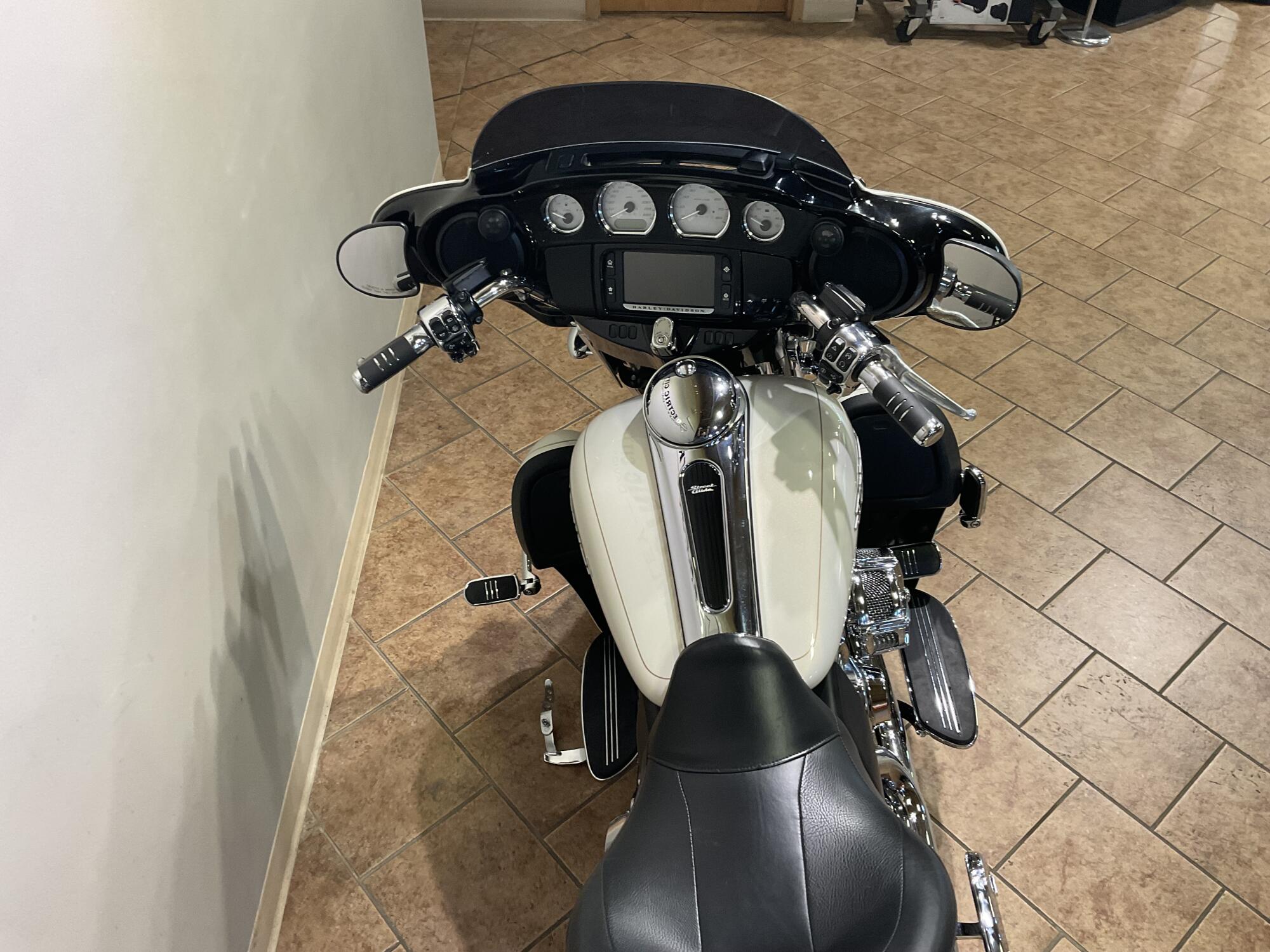 2014 Harley-Davidson® Street Glide® Special Morocco Gold FLHXS, photo 6
