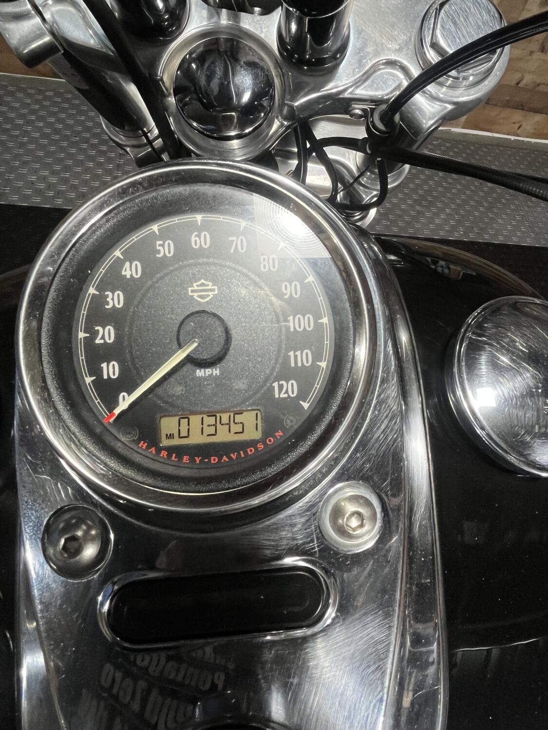 2013 Harley-Davidson® Wide Glide® Vivid Black, photo 8