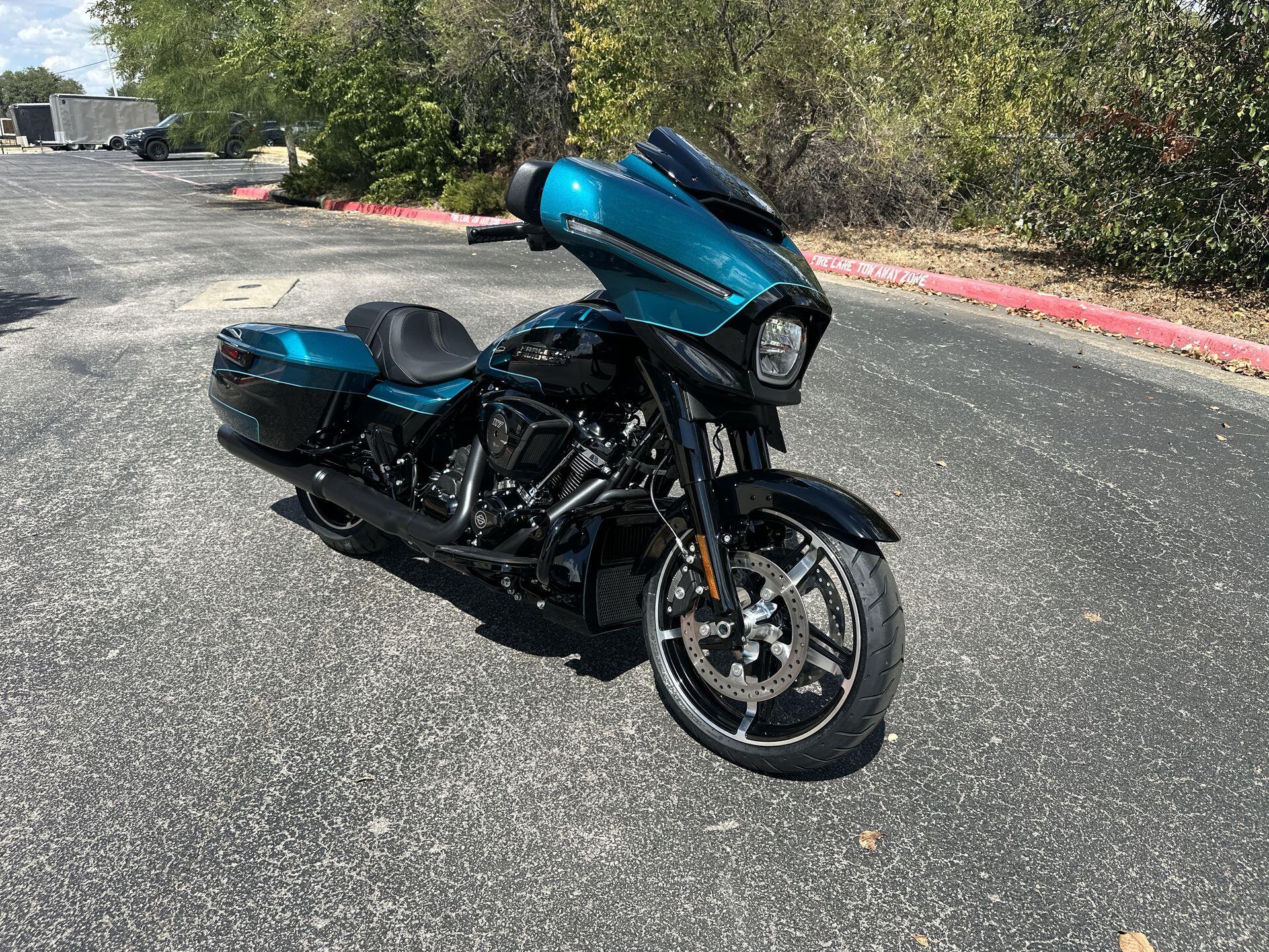 2026 Harley-Davidson® Street Glide® FLHX, photo 4