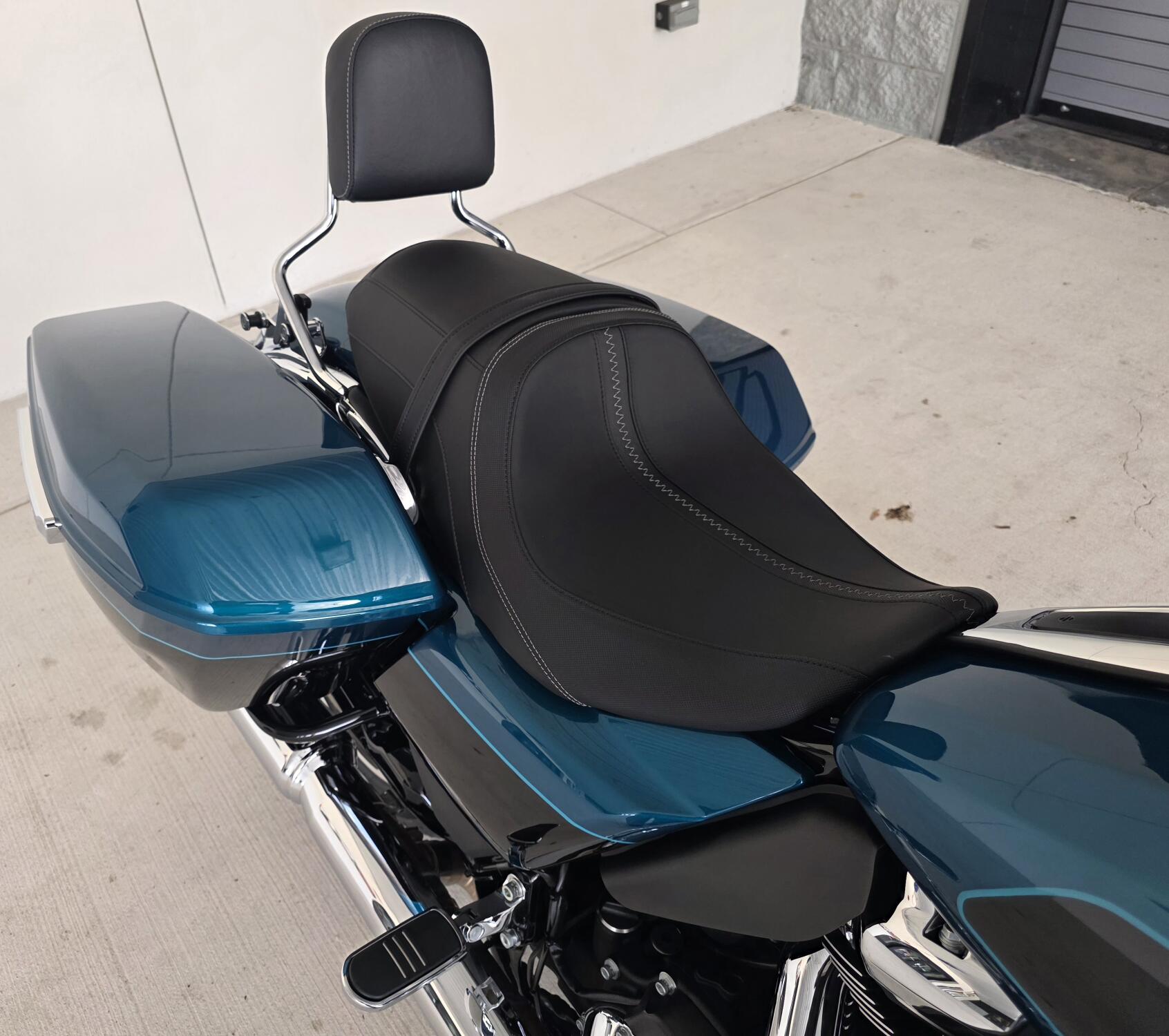 2026 Harley-Davidson® Street Glide® Teal Thunder / Vivid Black Chrome Trim, photo 6