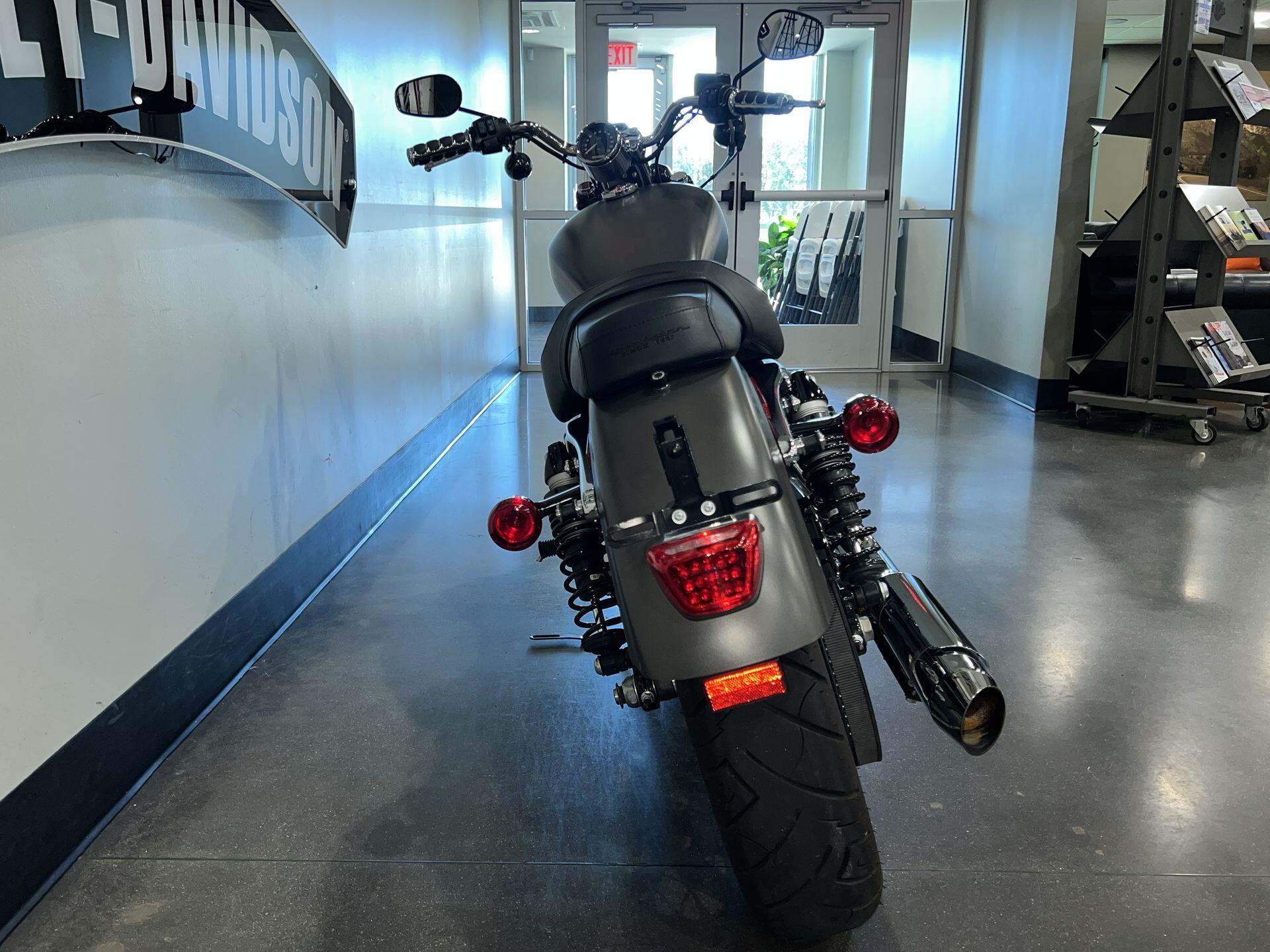 2018 Harley-Davidson® 1200 Custom XL1200C, photo 10