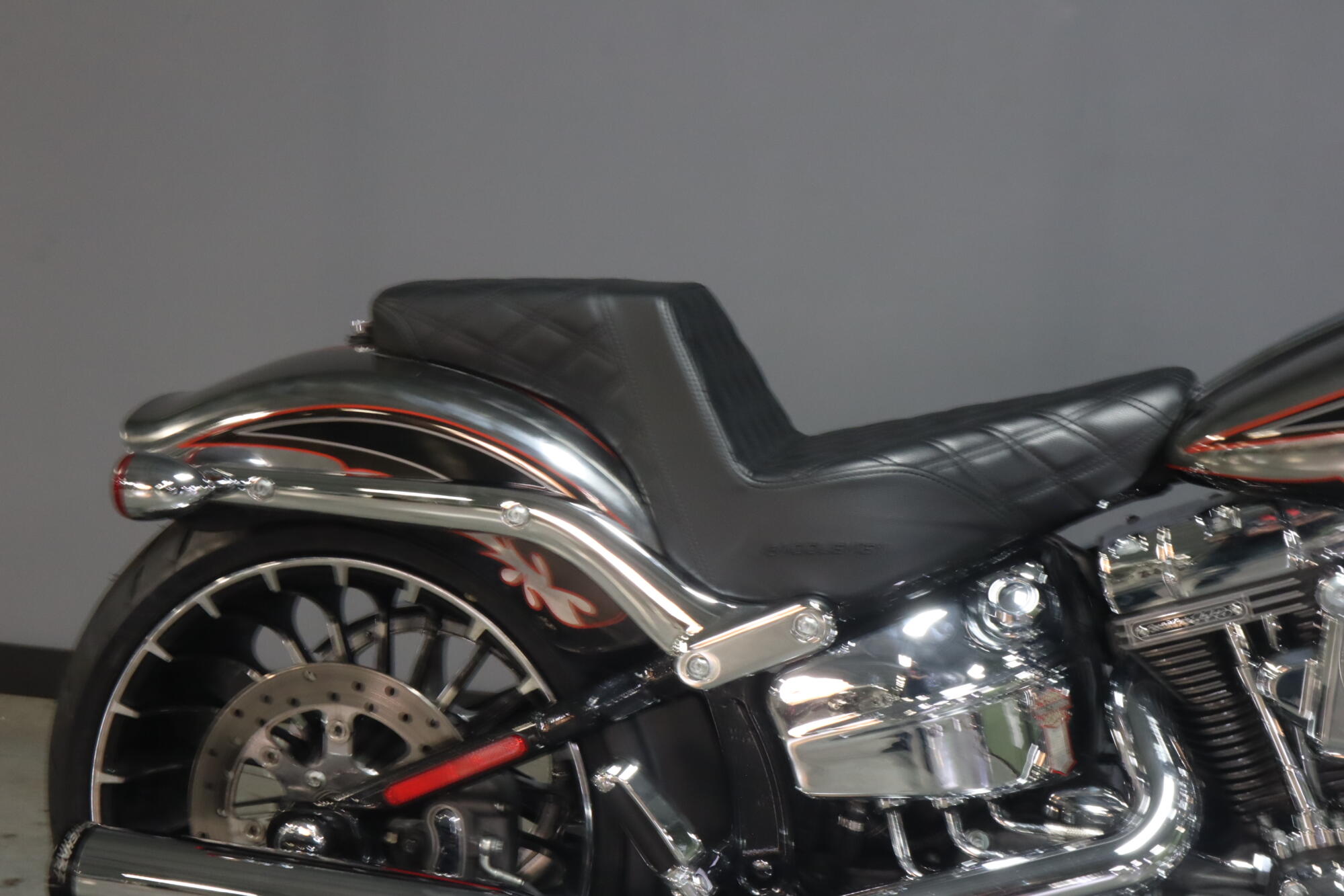 2014 Harley-Davidson® CVO™ Breakout® (FXSBSE), photo 9
