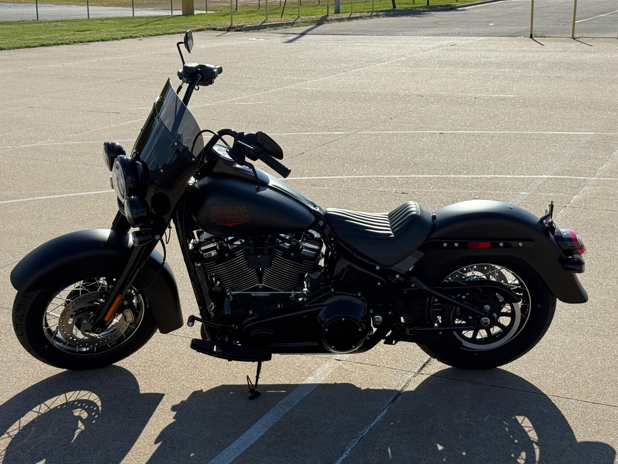 2026 Harley-Davidson® Deadwood™ Black Denim, photo 6