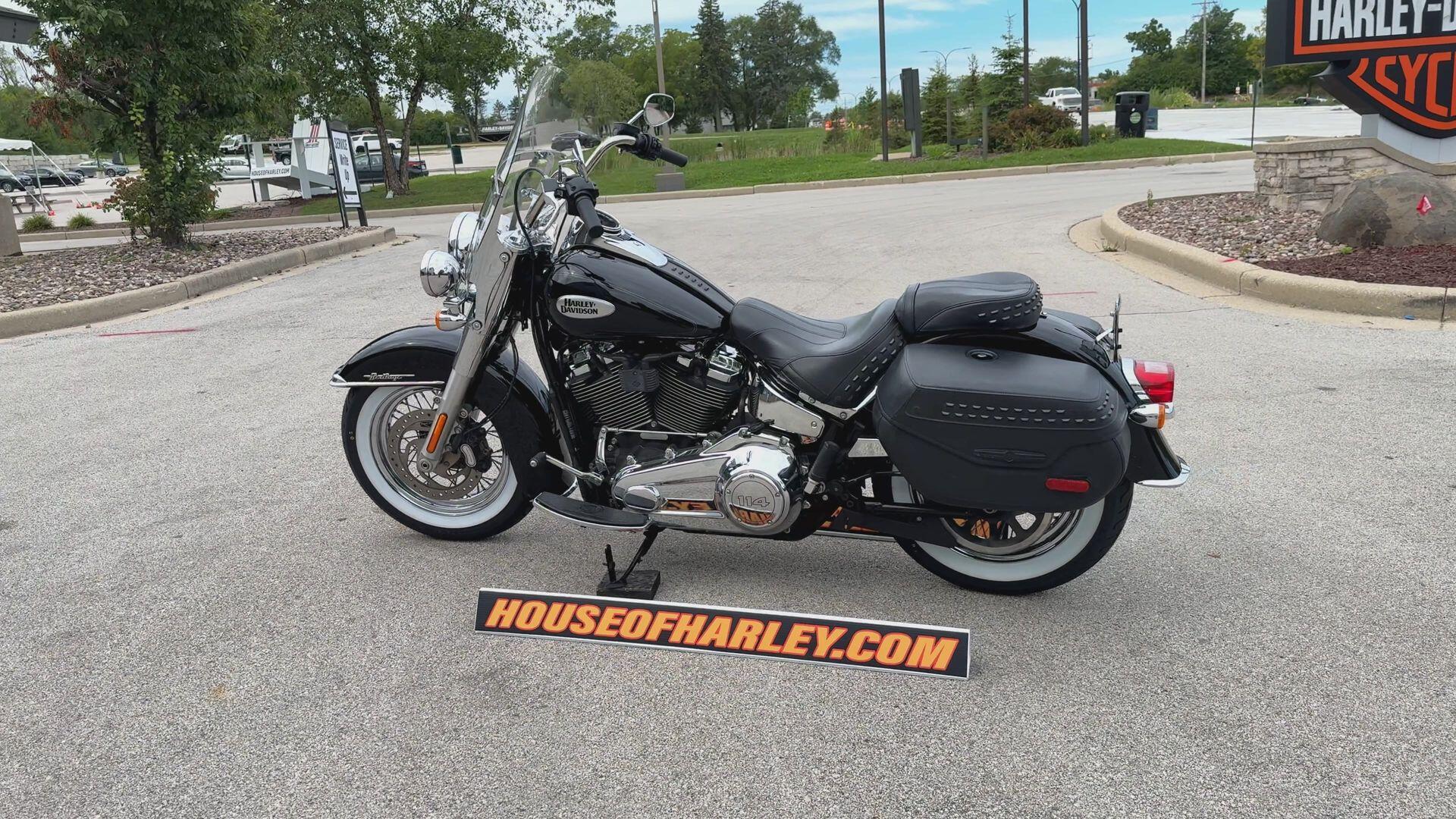2024 Harley-Davidson® Heritage Classic Vivid Black, photo 8