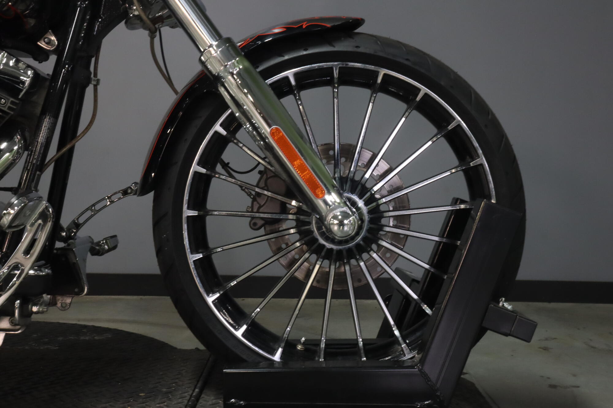 2014 Harley-Davidson® CVO™ Breakout® (FXSBSE), photo 11