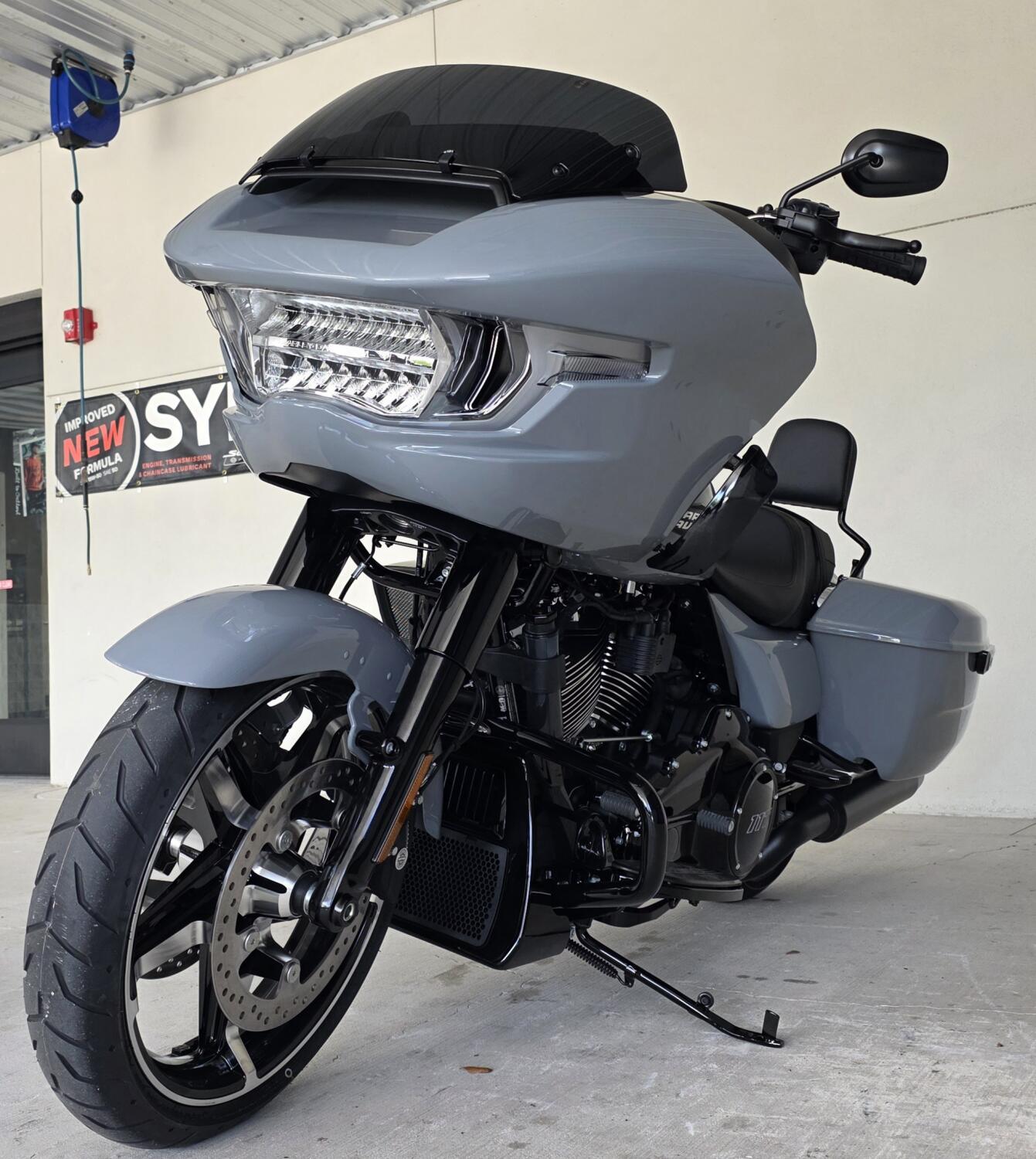 2026 Harley-Davidson® Road Glide® Dark Billiard Gray Black Trim, photo 10