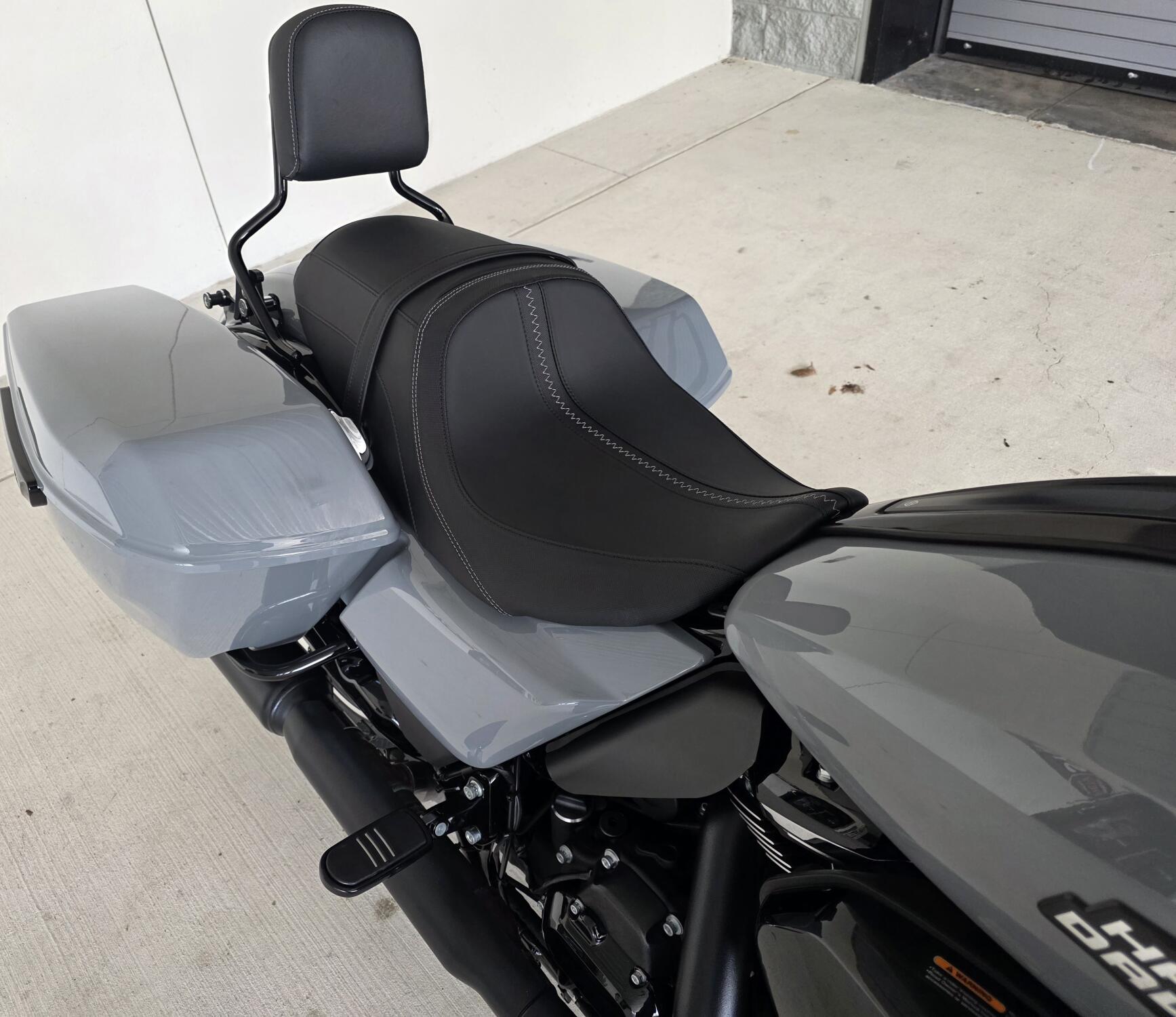 2026 Harley-Davidson® Road Glide® Dark Billiard Gray Black Trim, photo 6