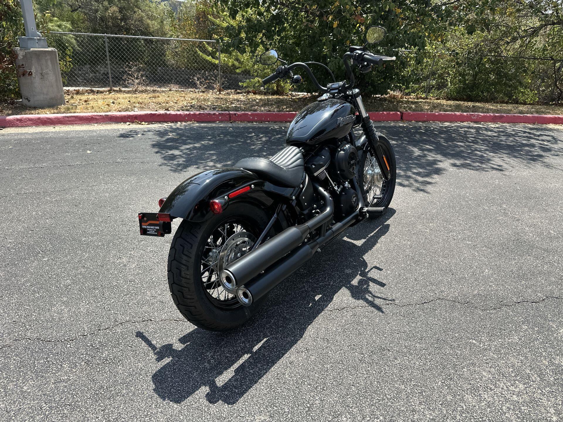 2020 Harley-Davidson® Street Bob® FXBB, photo 10