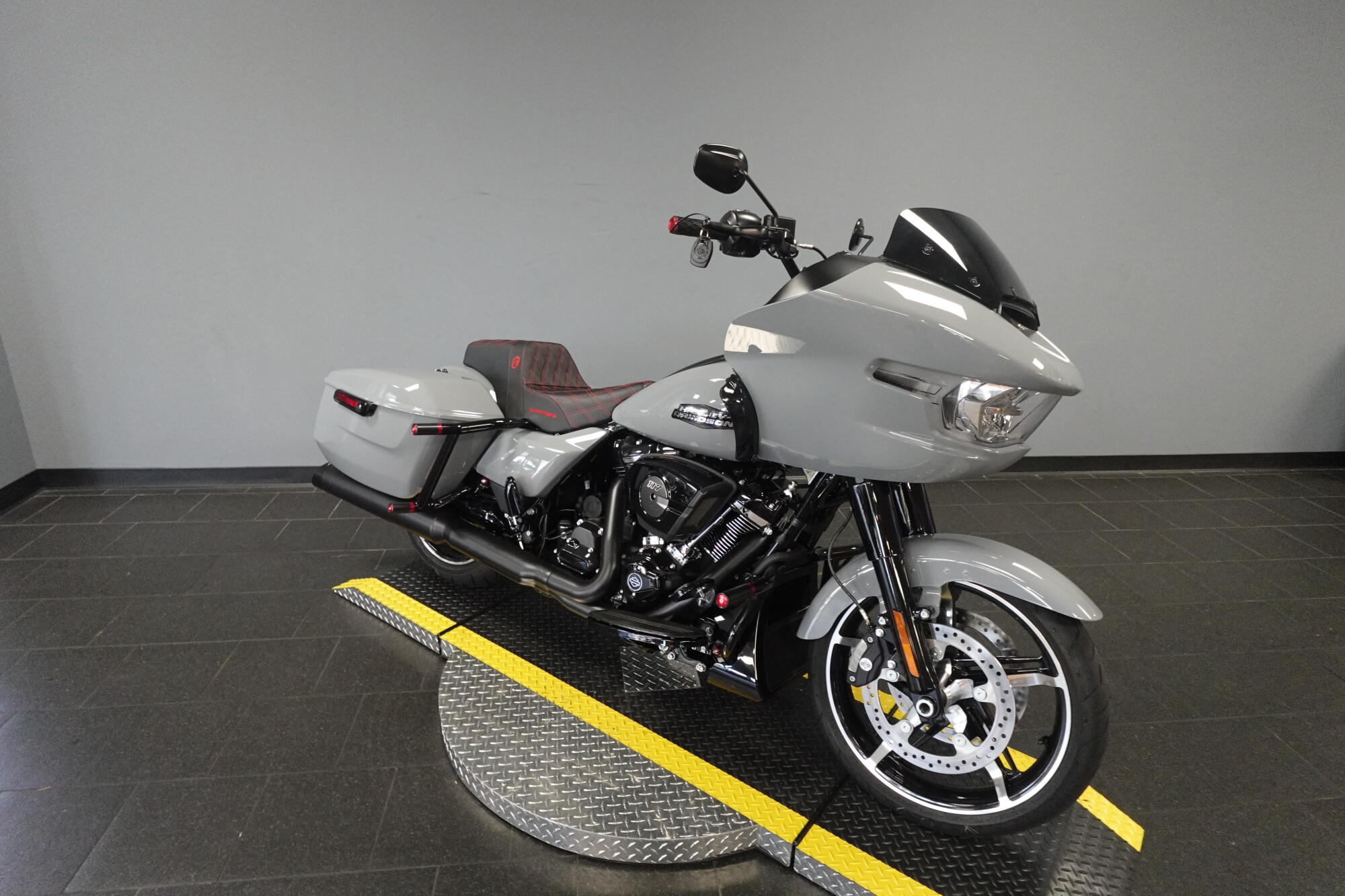 2026 Harley-Davidson® Road Glide® FLTRX, photo 2